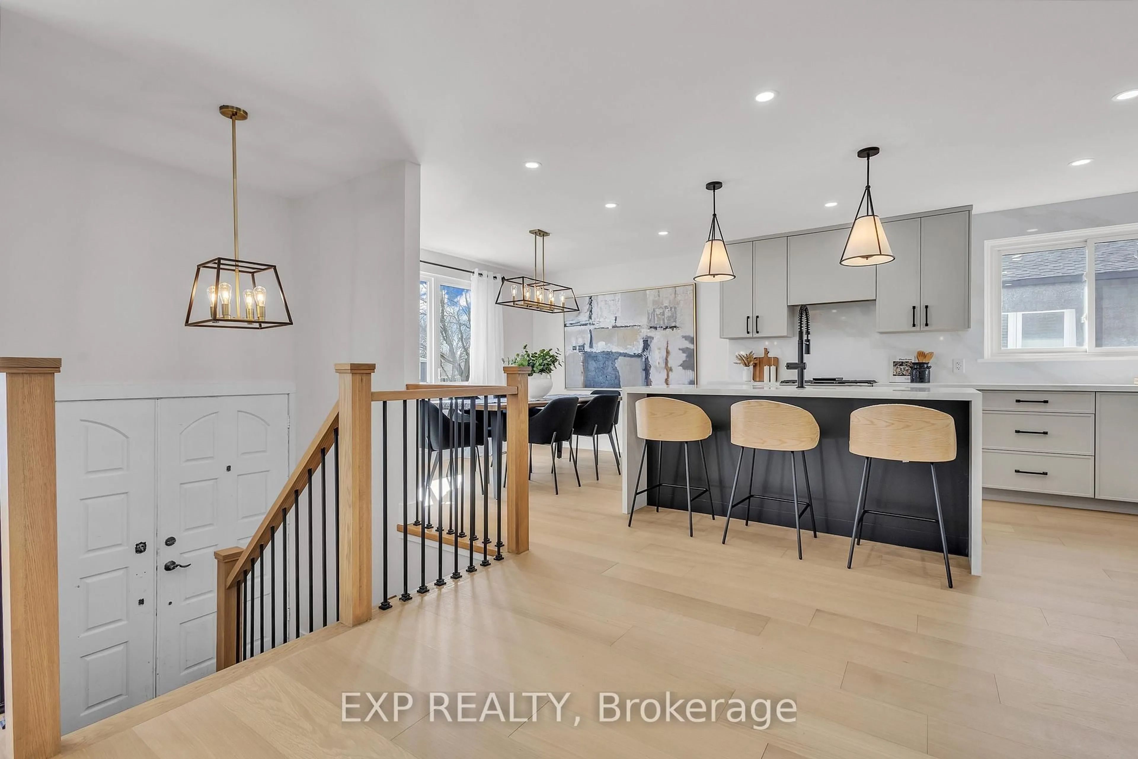 Open concept kitchen, unknown for 4185 Sutherland Cres, Burlington Ontario L7L 5G3