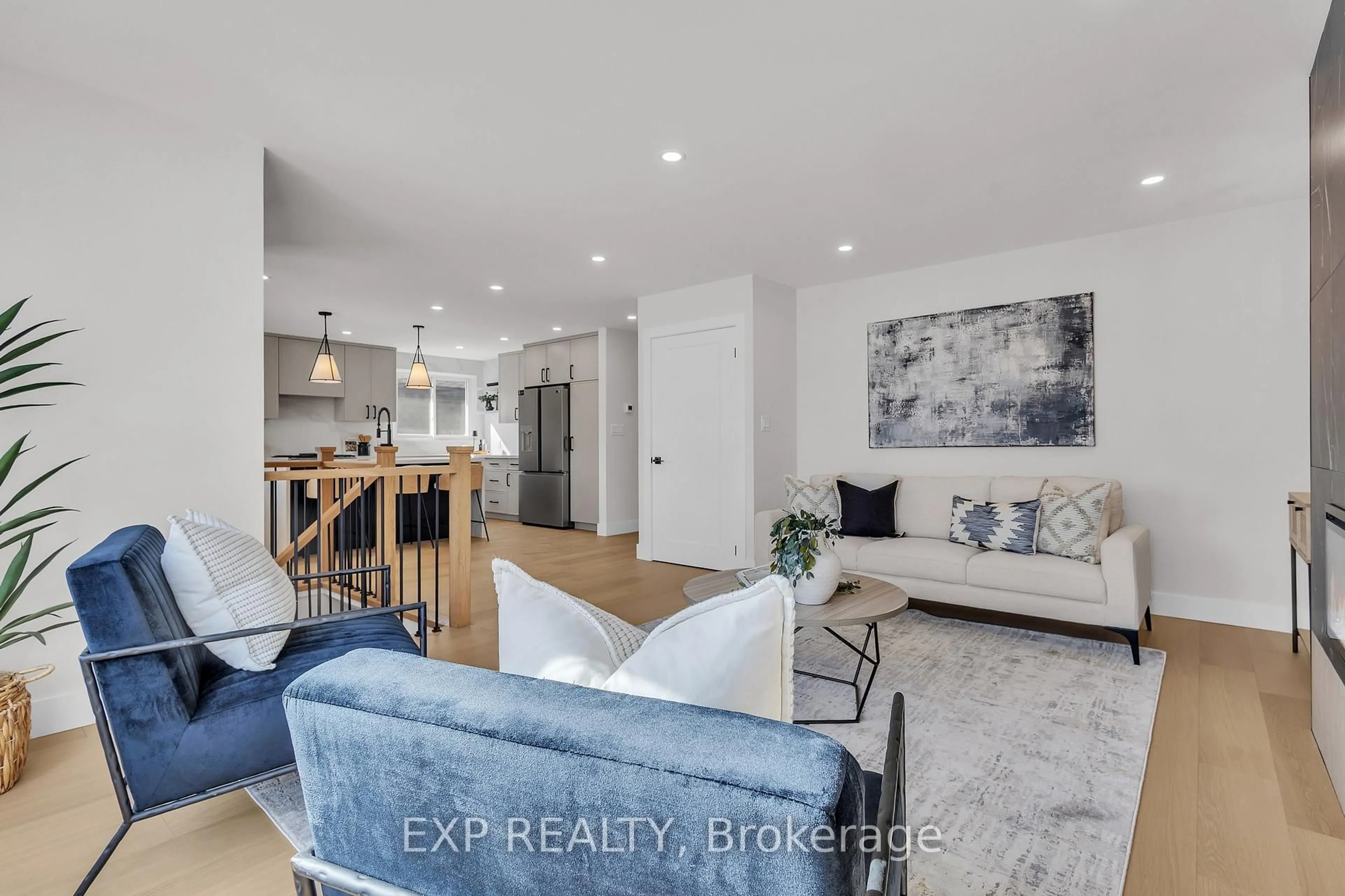 Living room with furniture, unknown for 4185 Sutherland Cres, Burlington Ontario L7L 5G3