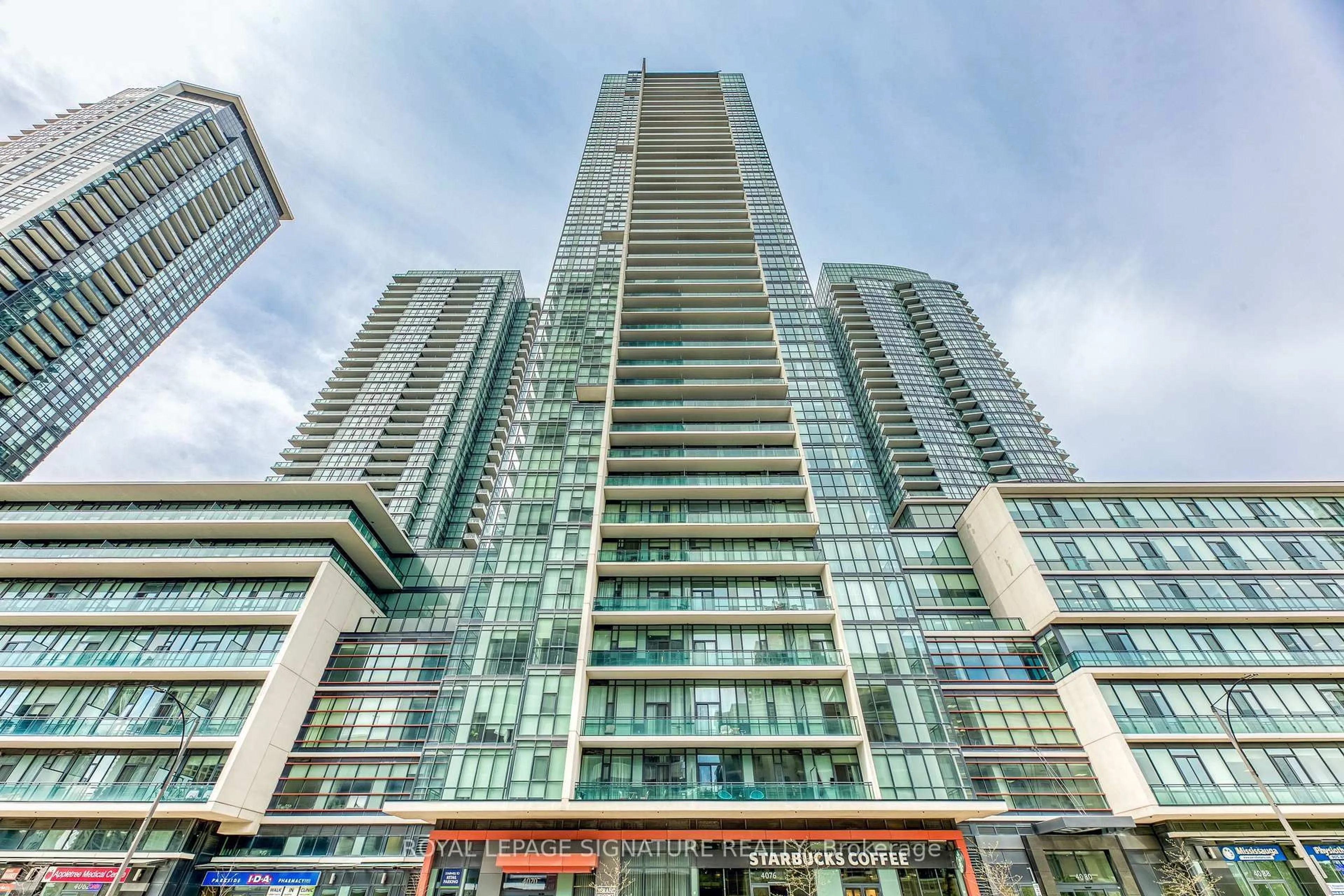 Indoor foyer for 4070 Confederation Pkwy #311, Mississauga Ontario L5B 0E9
