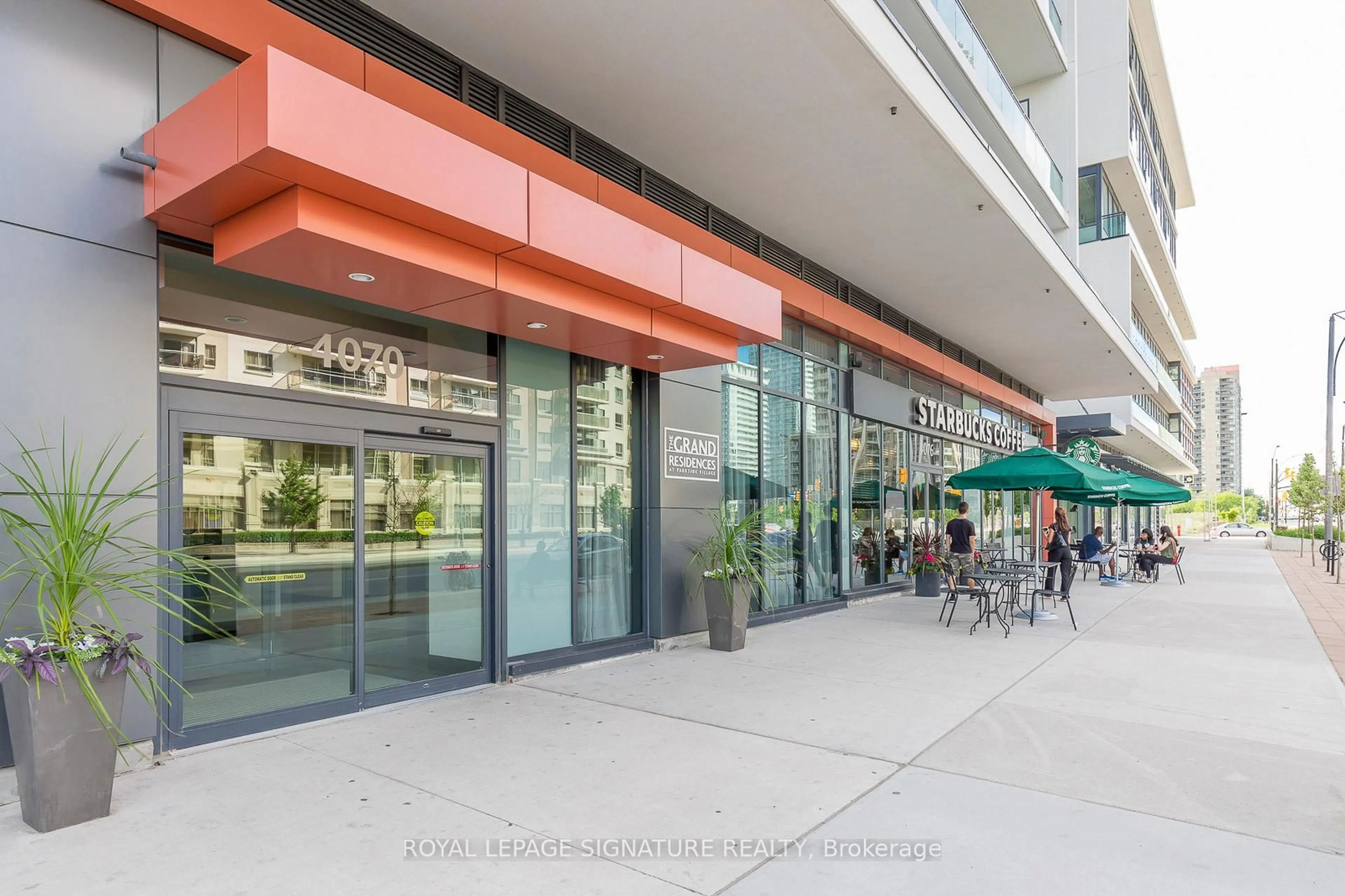 Indoor foyer for 4070 Confederation Pkwy #311, Mississauga Ontario L5B 0E9