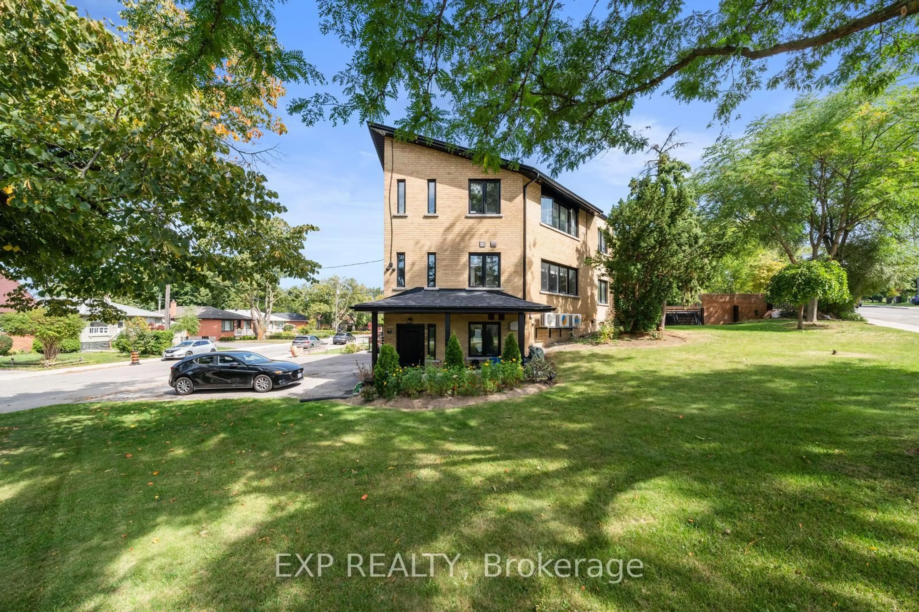A pic from outside/outdoor area/front of a property/back of a property/a pic from drone, building for 5 Brendwin Rd, Toronto Ontario M6N 4V6