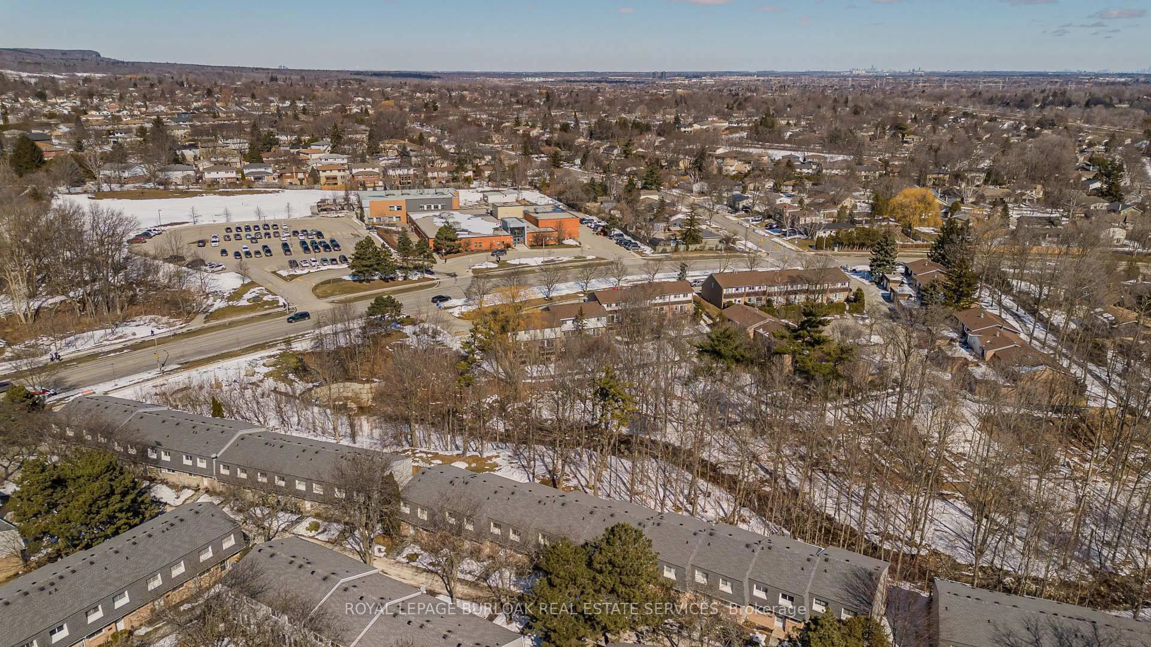 A pic from outside/outdoor area/front of a property/back of a property/a pic from drone, street for 2050 Upper Middle Rd #168, Burlington Ontario L7P 3R9