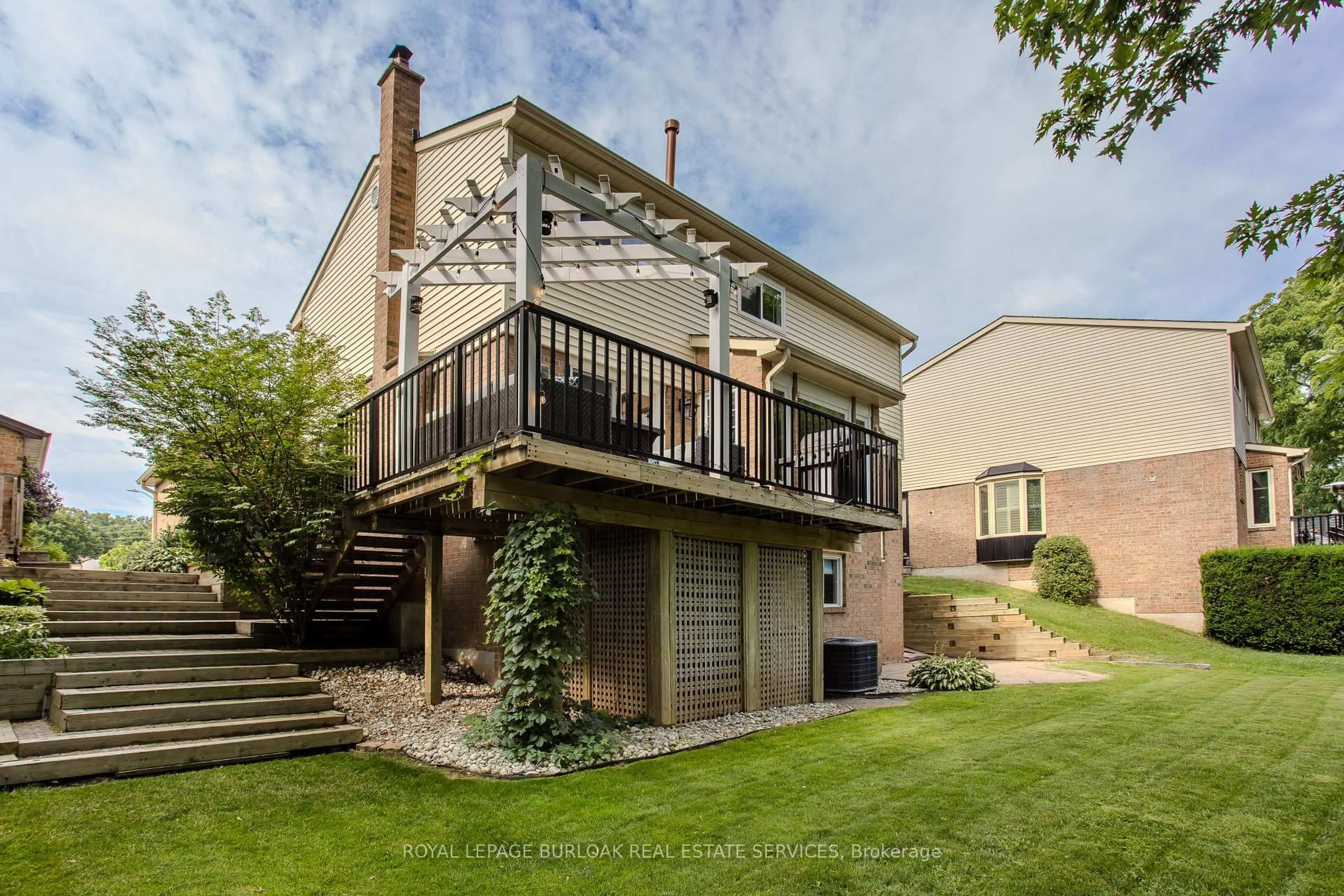 Patio, unknown for 2117 Fallingbrook Crt, Burlington Ontario L7M 2Y6