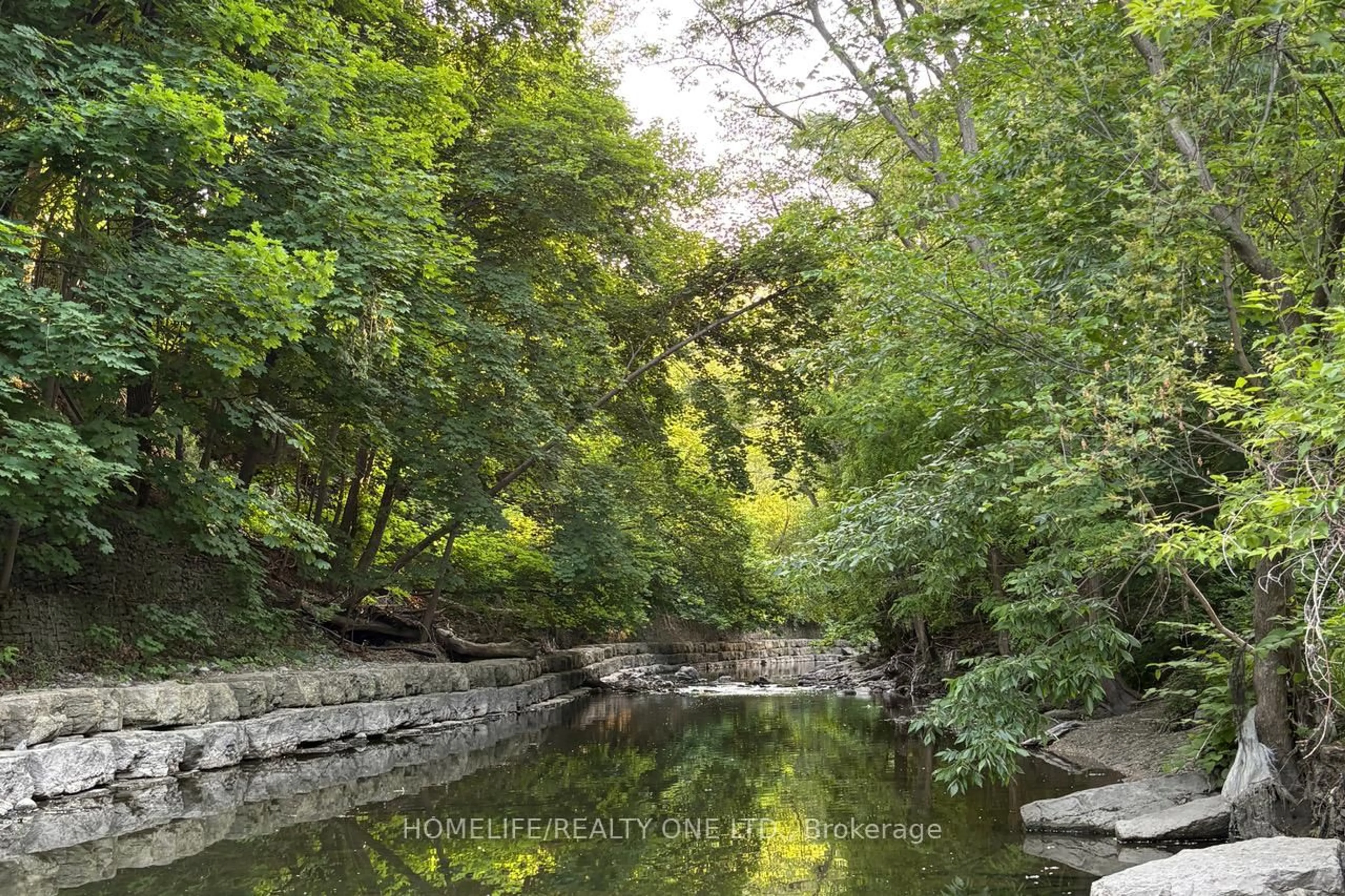 Blurry image for 247 Berry Rd, Toronto Ontario M8Y 1X8