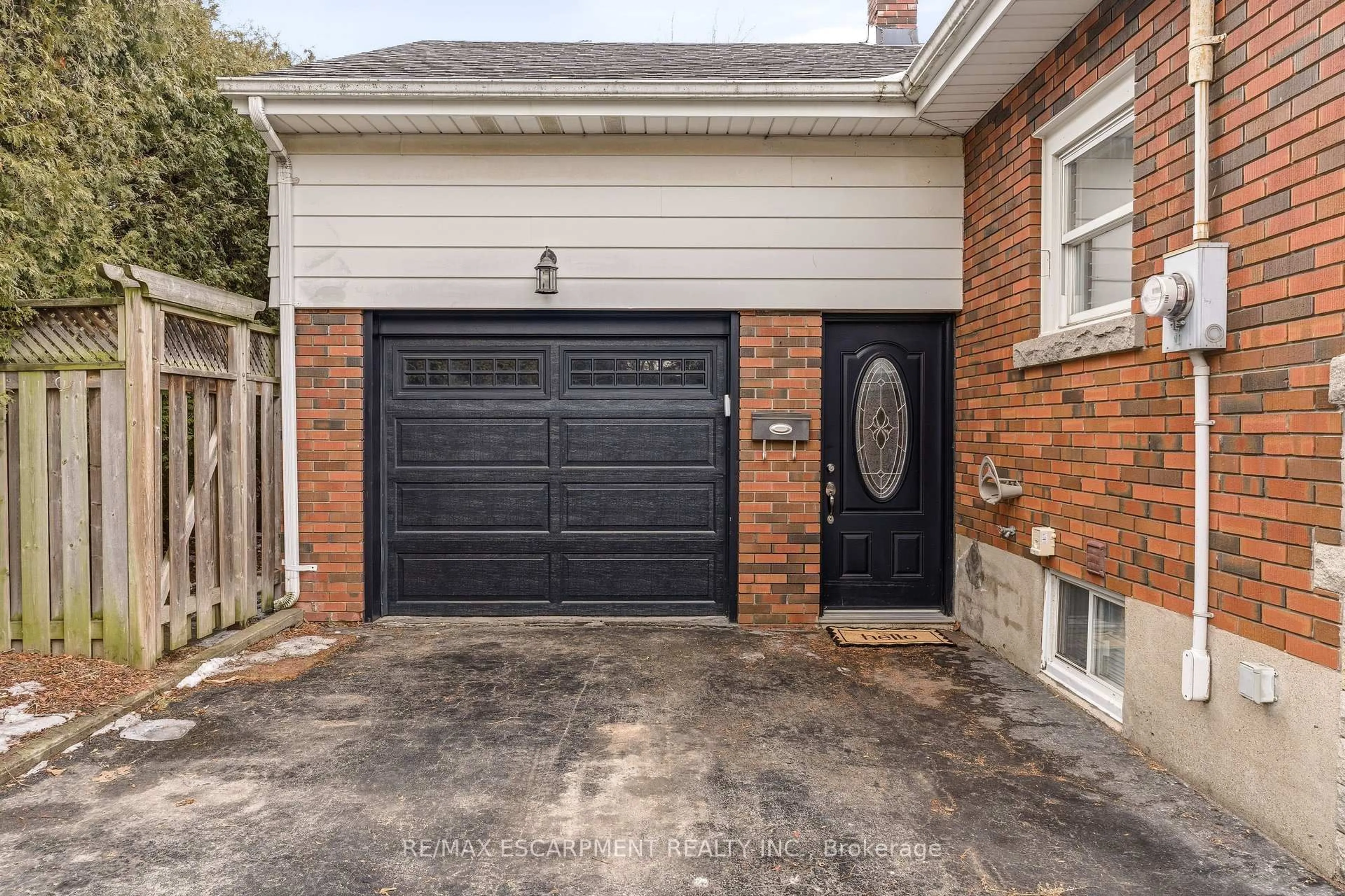 Home with brick exterior material, street for 411 Pepper Dr, Burlington Ontario L7R 3E1