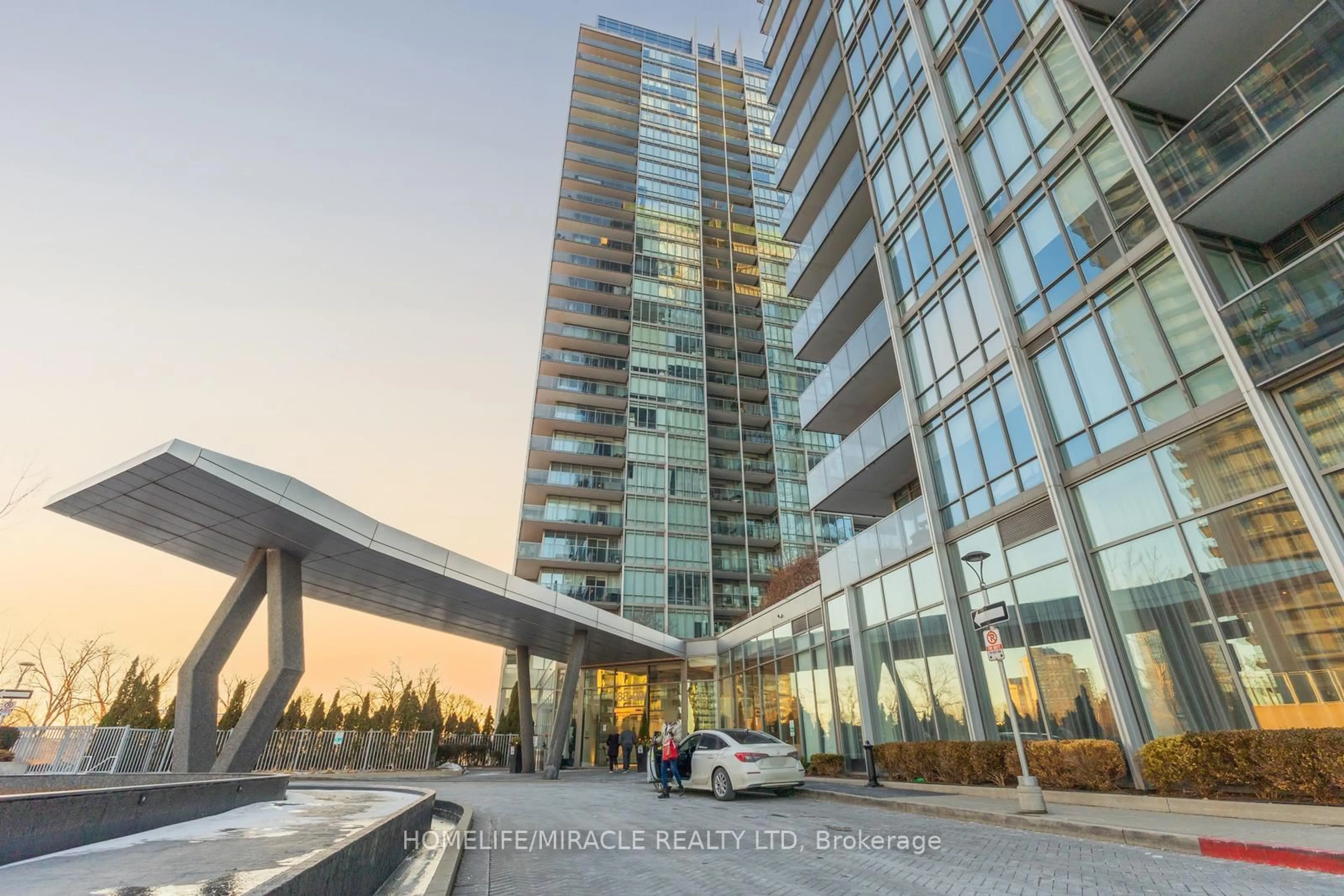 Indoor foyer for 90 Park Lawn Rd #2202, Toronto Ontario M8Y 0B6