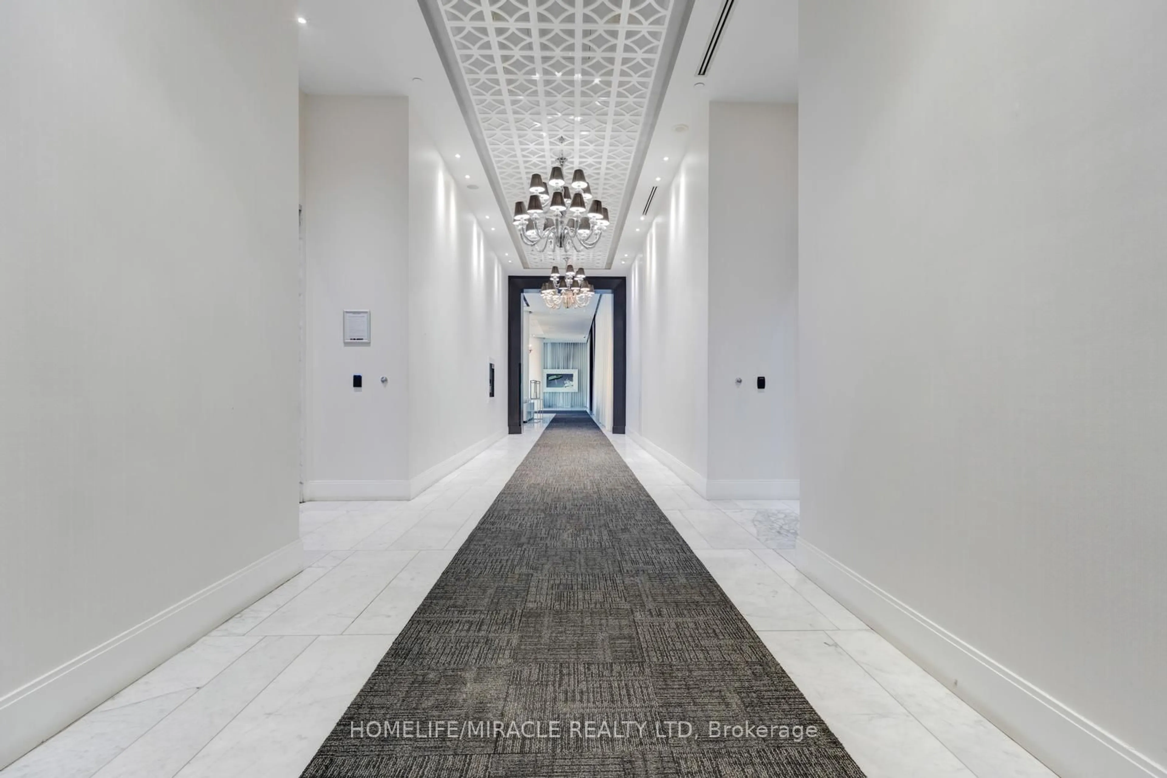 Indoor foyer for 90 Park Lawn Rd #2202, Toronto Ontario M8Y 0B6