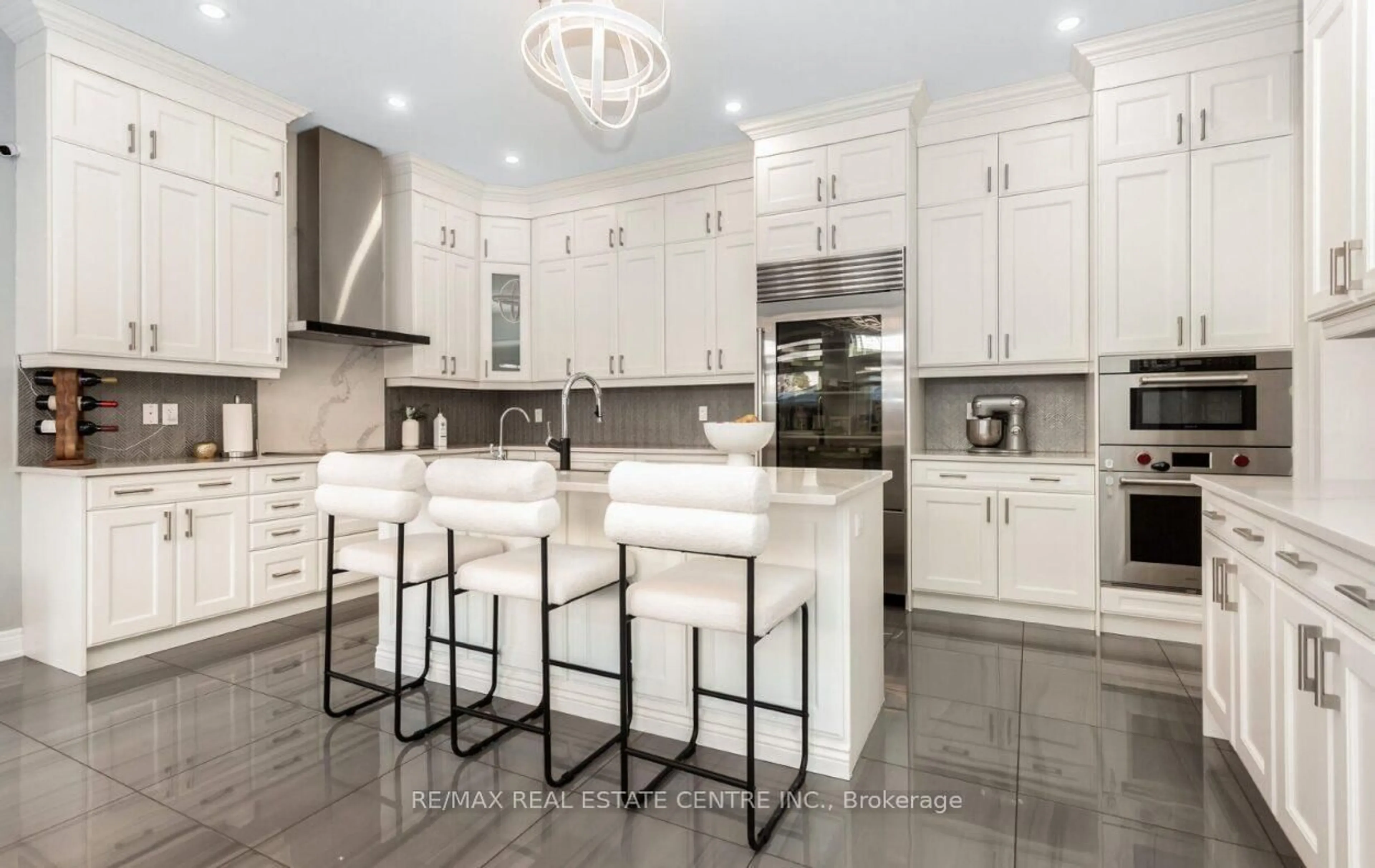 Contemporary kitchen, ceramic/tile floor for 9 Rolling Acres Dr, Brampton Ontario L6X 5P3