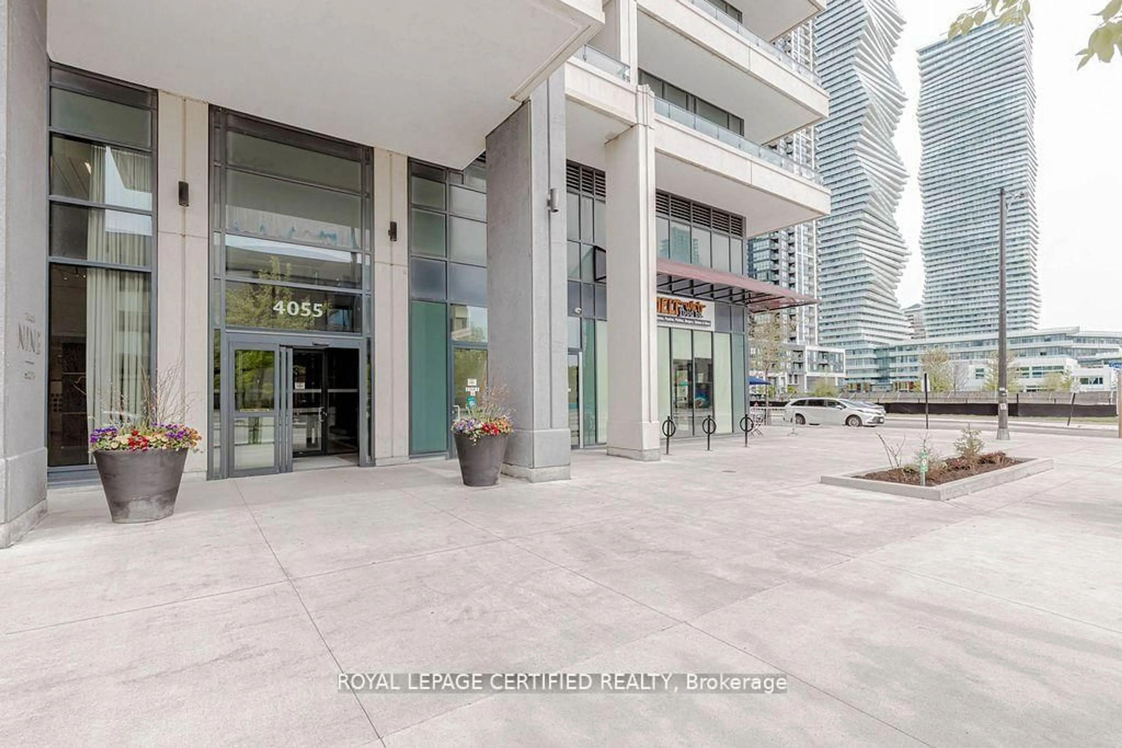 Indoor foyer for 4055 Parkside Village Dr #3212, Mississauga Ontario L5B 0K8