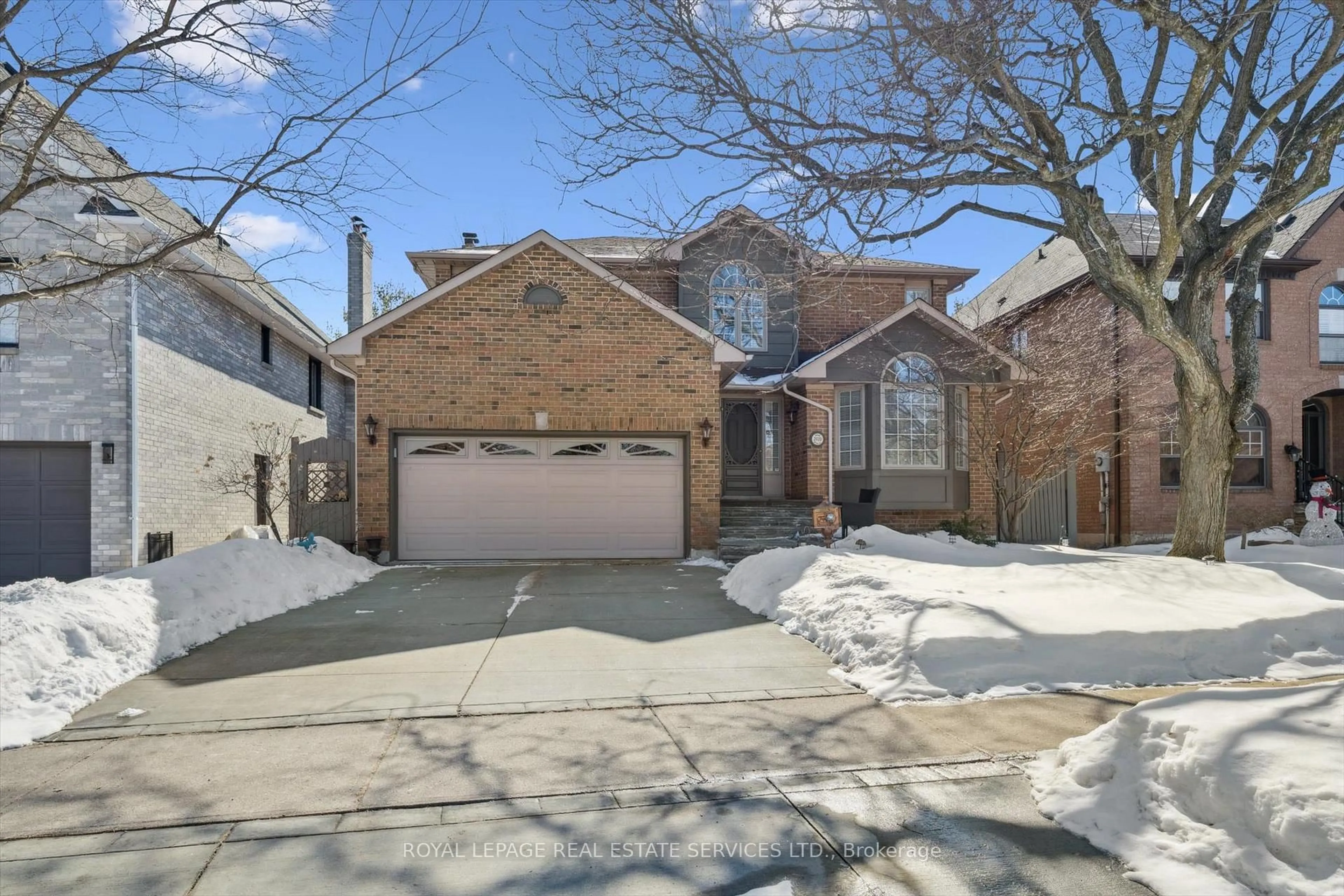 Home with brick exterior material, street for 2020 Peak Pl, Oakville Ontario L6H 5T2