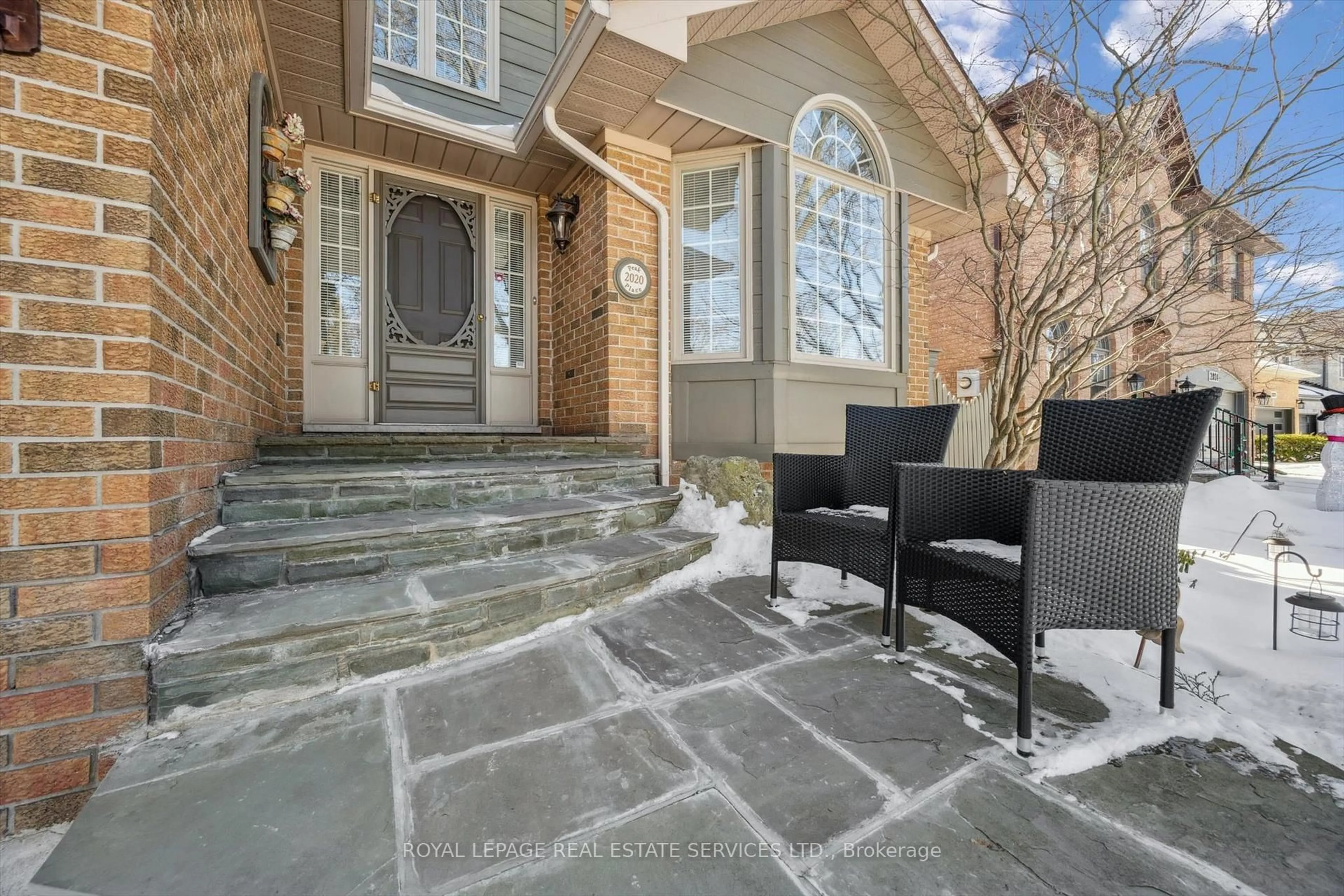 Patio, street for 2020 Peak Pl, Oakville Ontario L6H 5T2