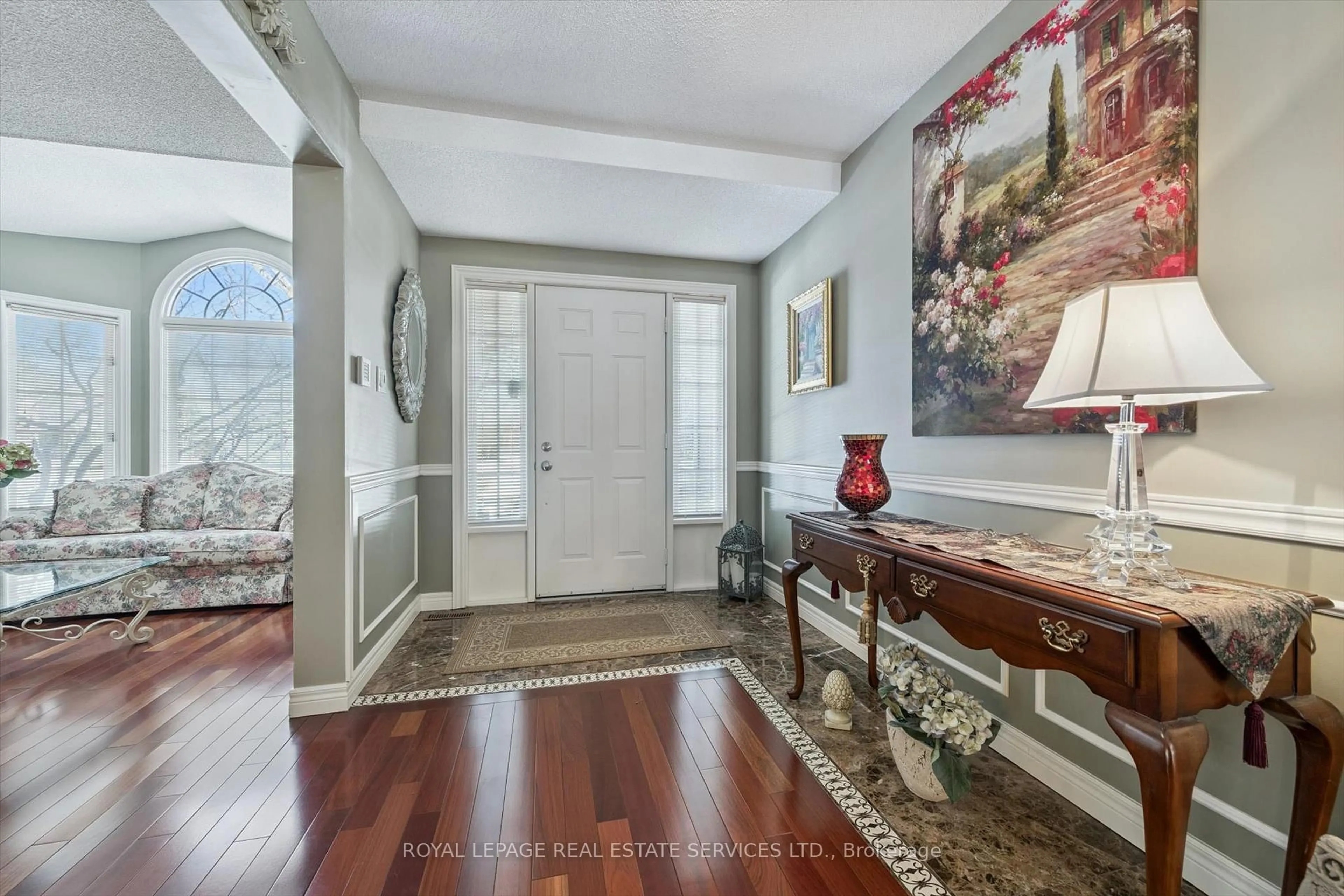 Indoor entryway for 2020 Peak Pl, Oakville Ontario L6H 5T2