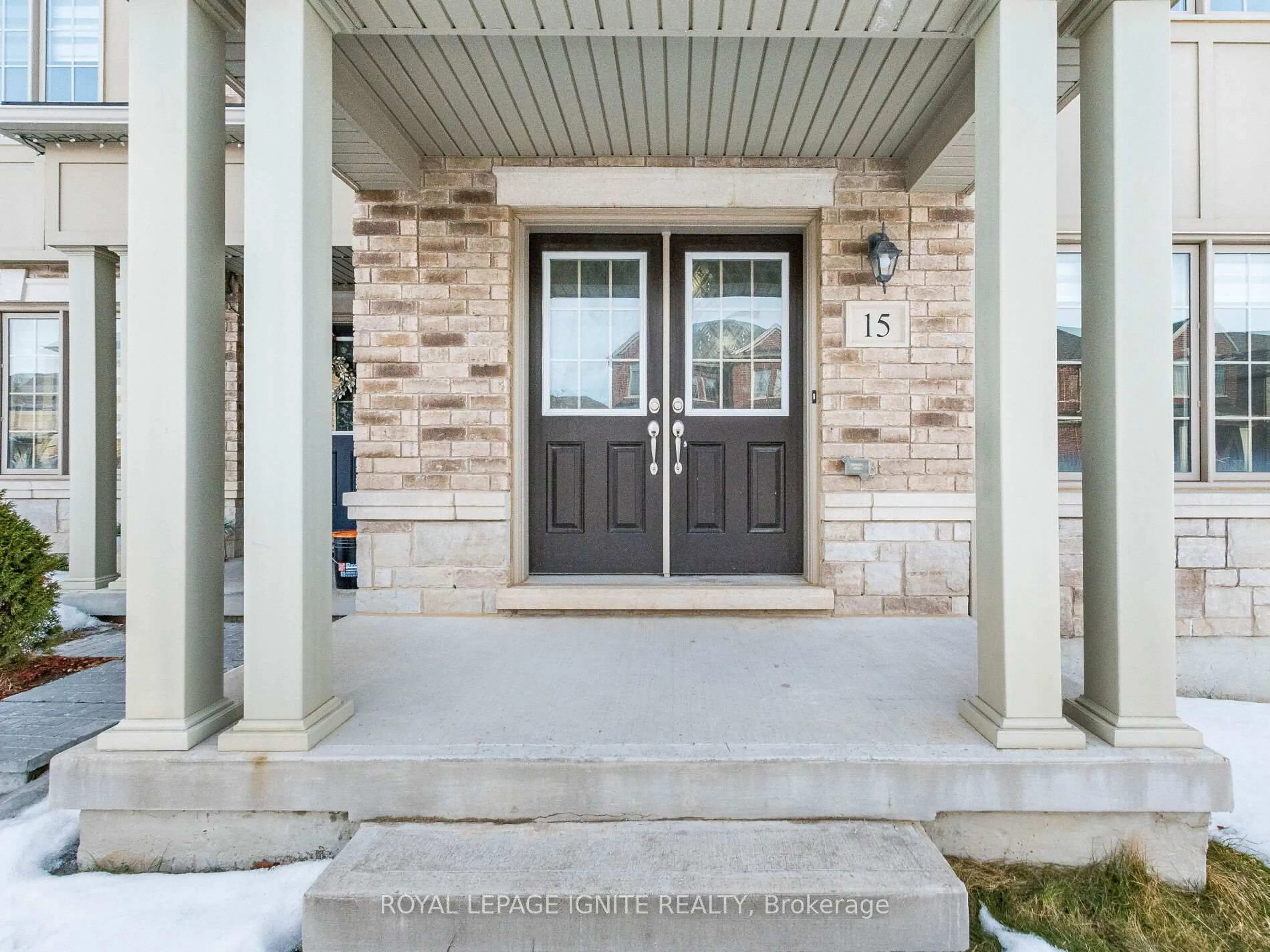 Indoor entryway for 15 Temple Manor Rd, Brampton Ontario L6Y 6C4