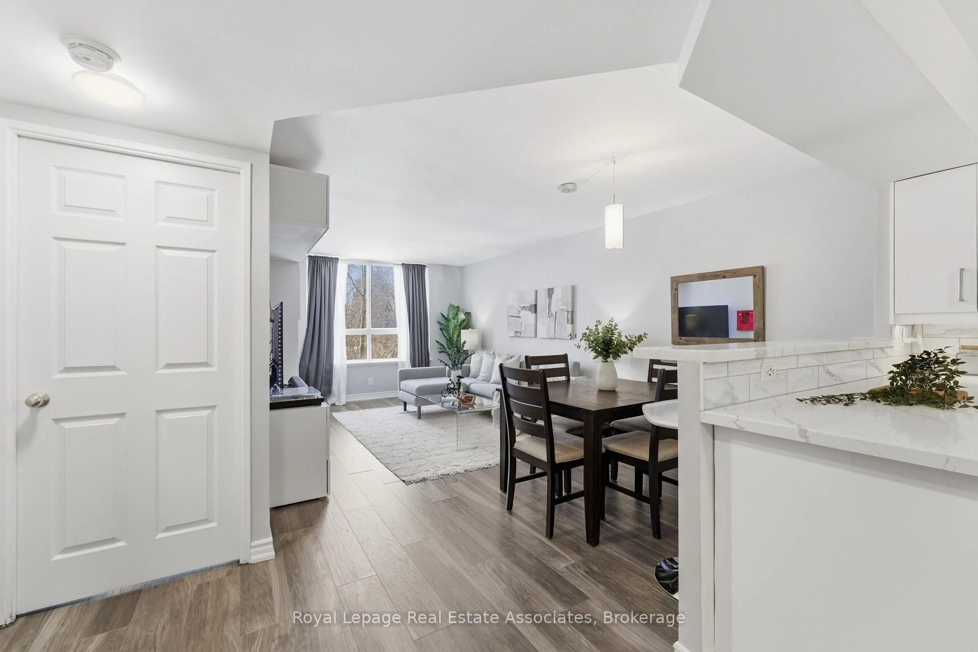 Open concept kitchen, unknown for 1485 Lakeshore Rd #511, Mississauga Ontario L5E 3G2