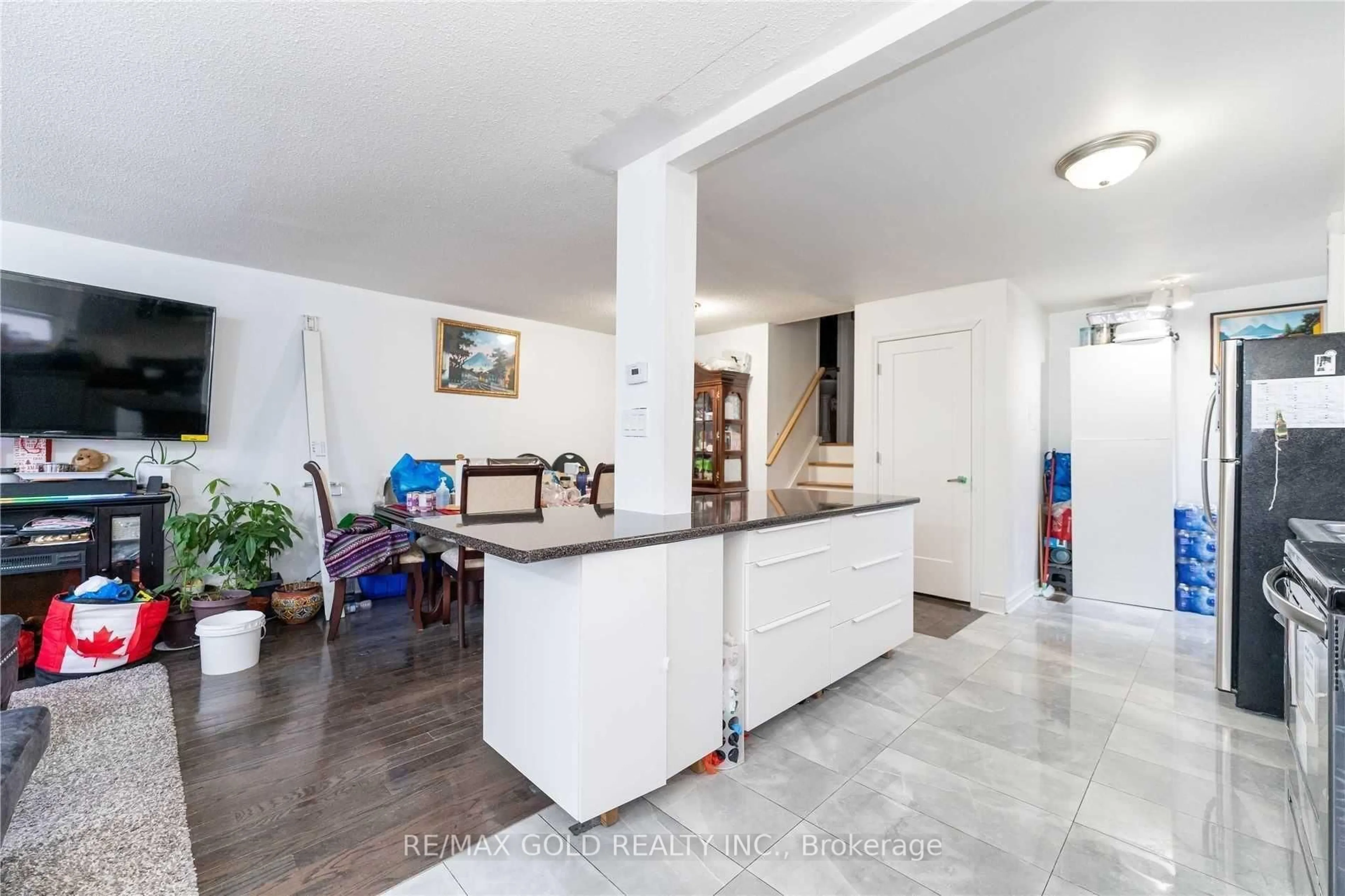 Open concept kitchen, ceramic/tile floor for 63 Newstead Cres, Brampton Ontario L6V 2A8