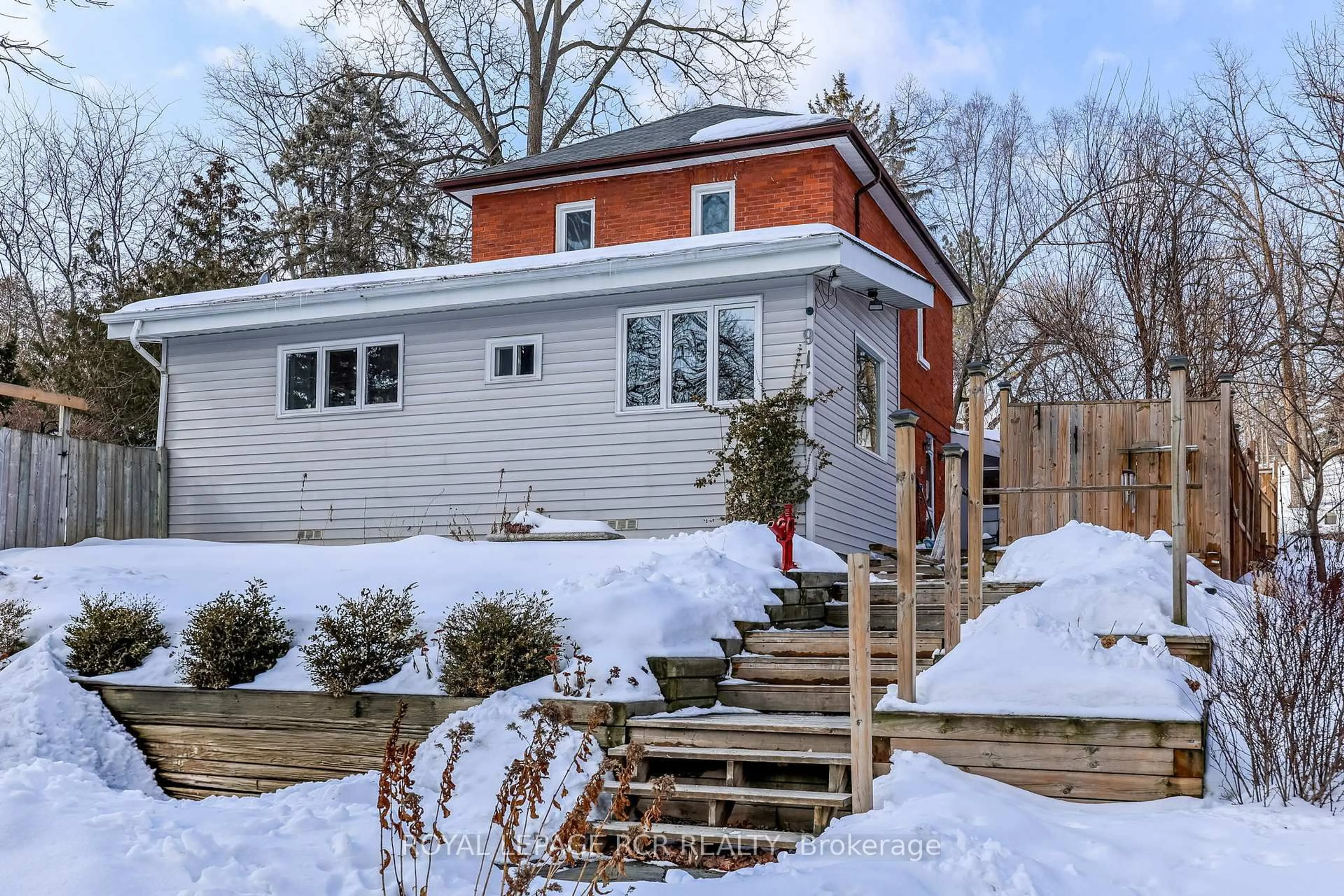 Home with brick exterior material, street for 91 King St, Caledon Ontario L7E 1A2