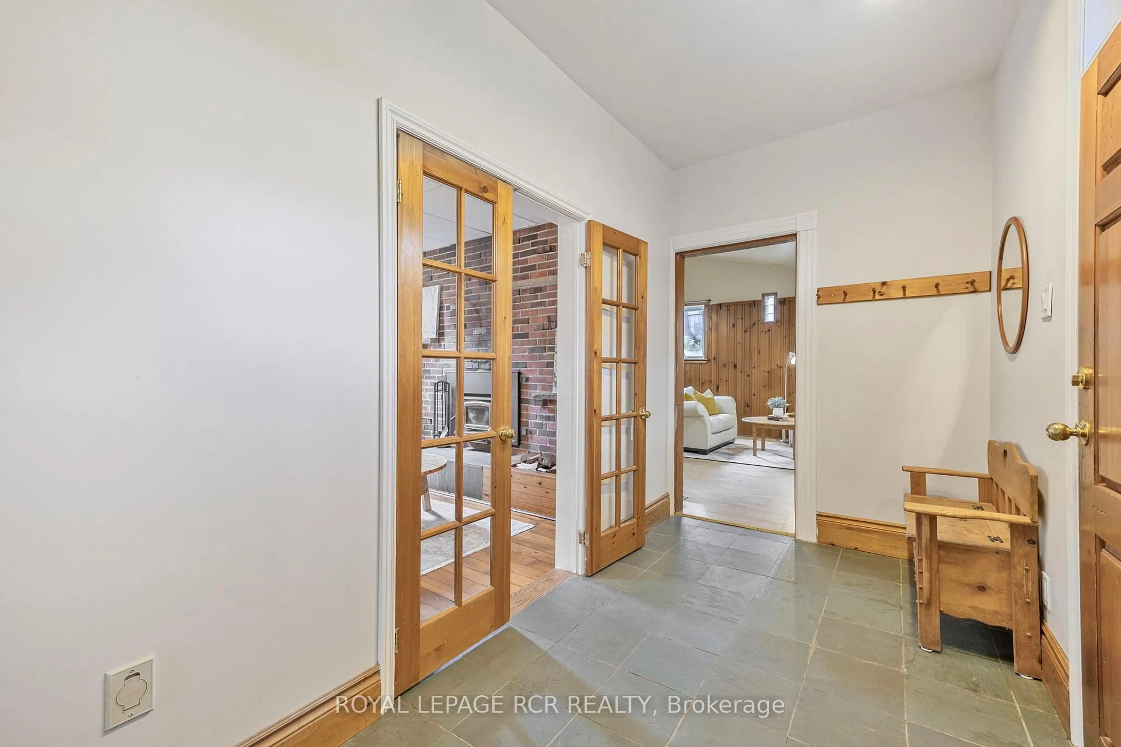 Indoor foyer for 91 King St, Caledon Ontario L7E 1A2