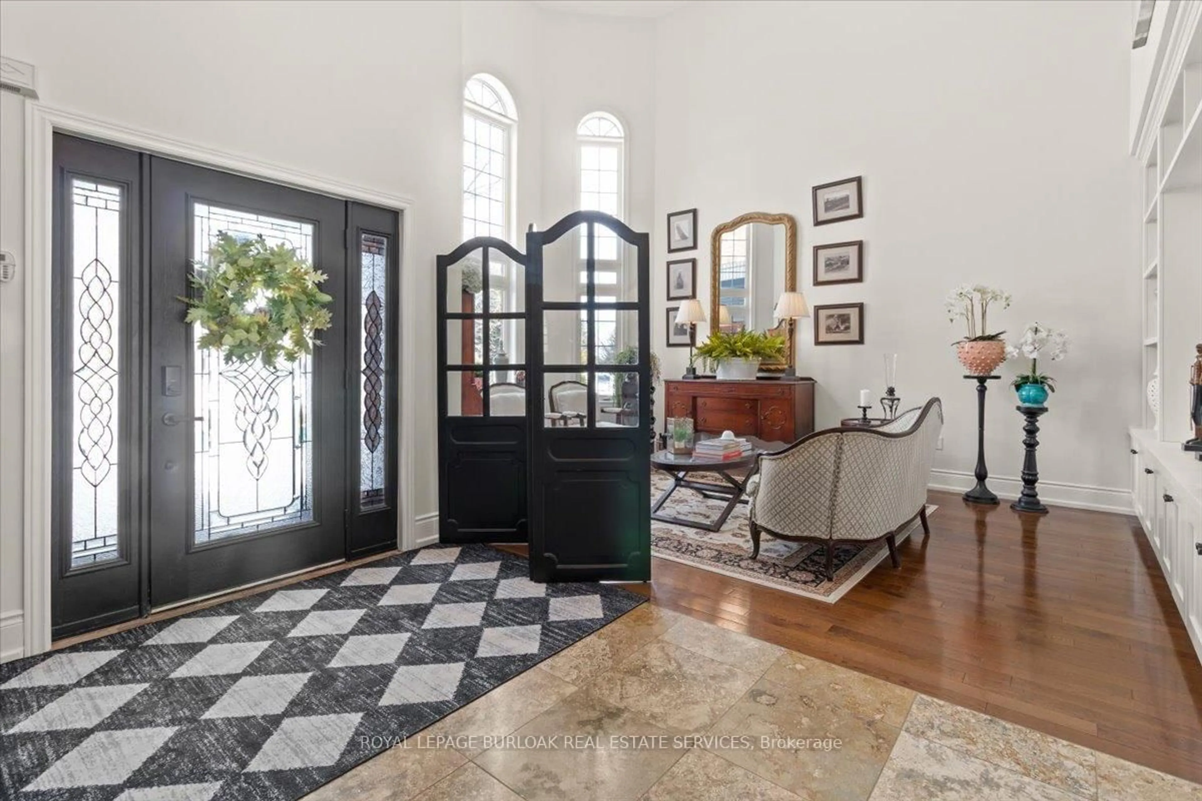 Indoor entryway for 4263 Millcroft Park Dr, Burlington Ontario L7M 4J6