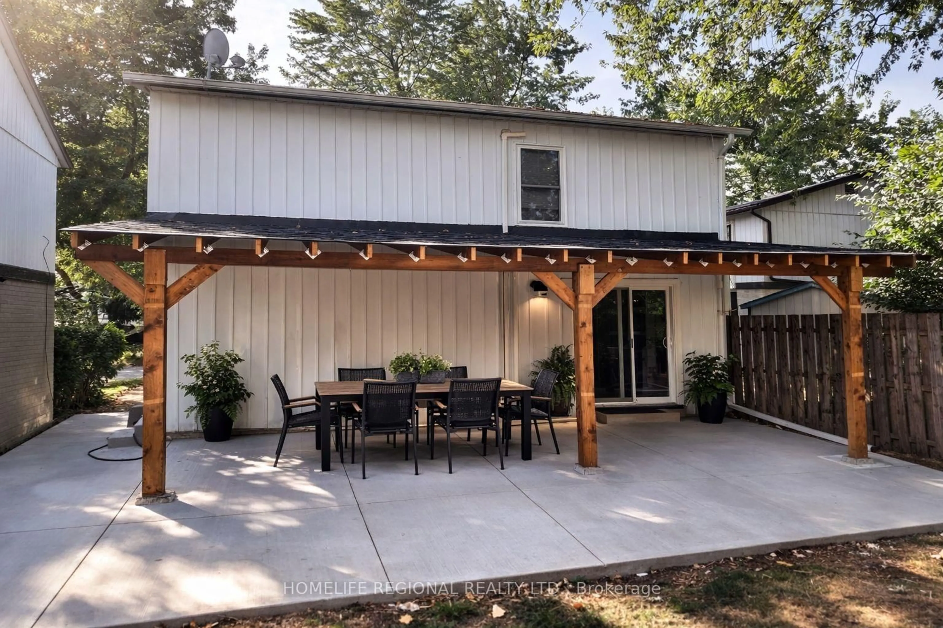 Patio, street for 26 Garrison Sq, Brampton Ontario L6S 2H3