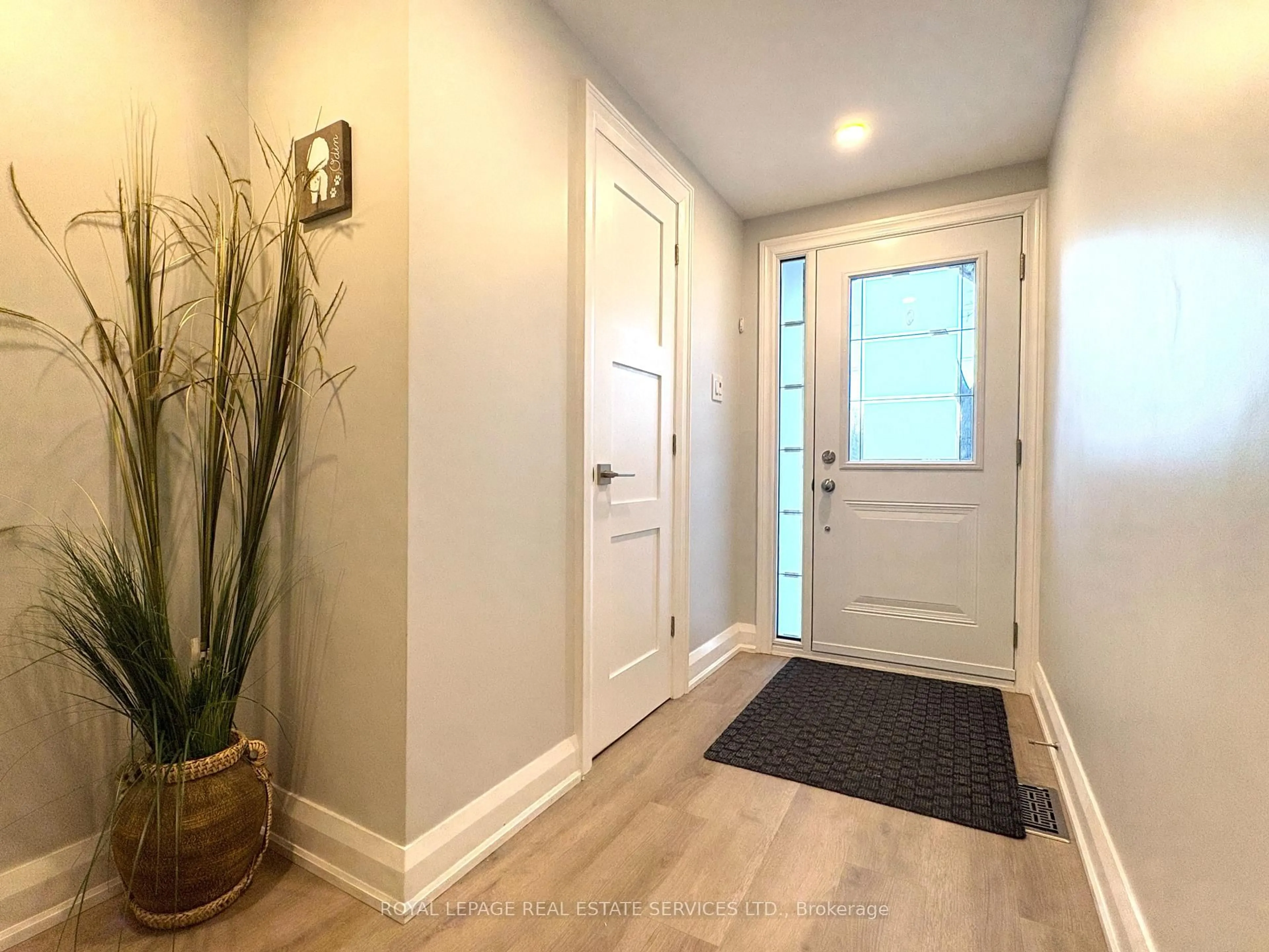 Indoor entryway for 629 Rathburn Rd #30, Toronto Ontario M9C 3T5