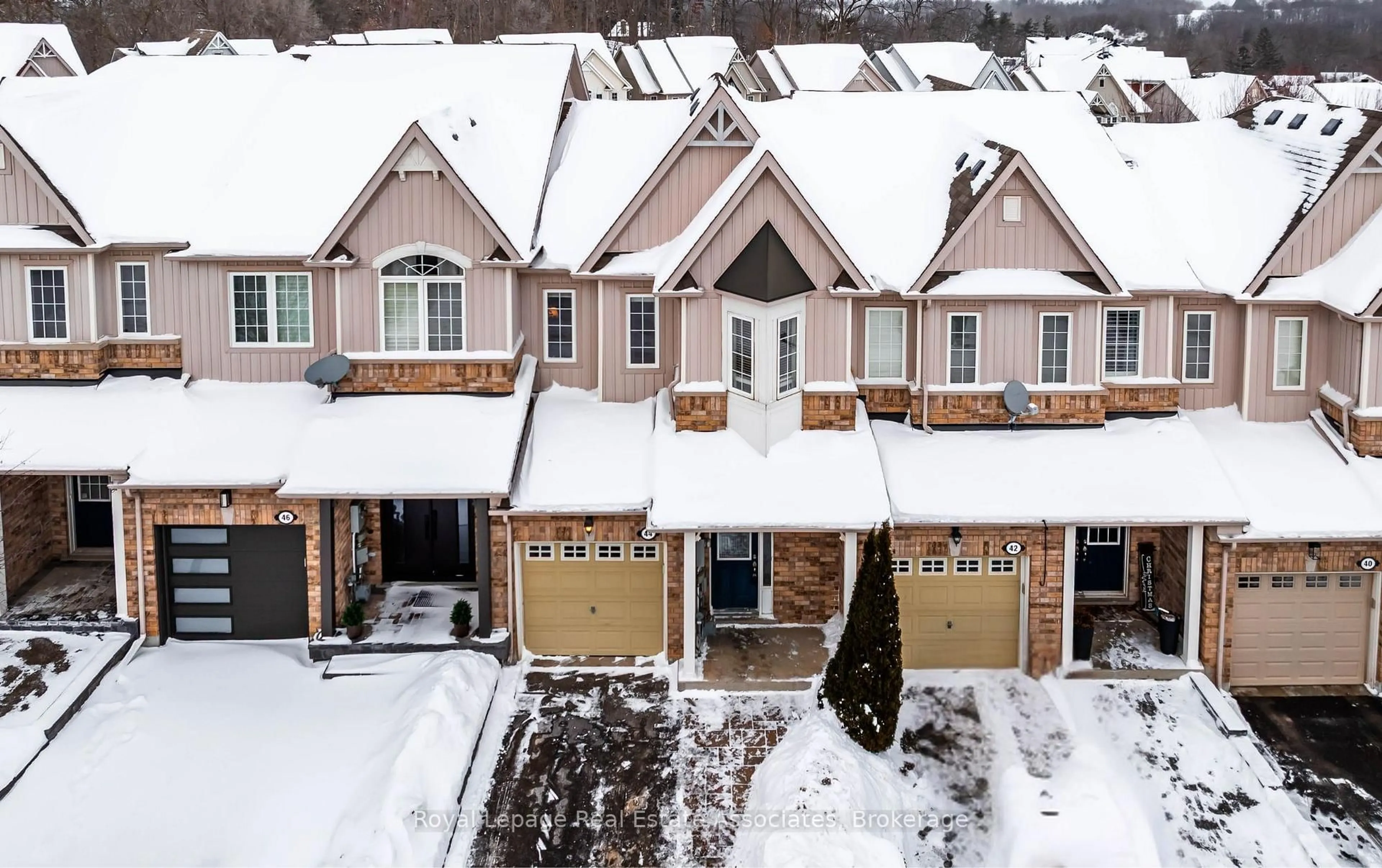 A pic from outside/outdoor area/front of a property/back of a property/a pic from drone, street for 44 Sutcliff Lane, Halton Hills Ontario L7G 0C2