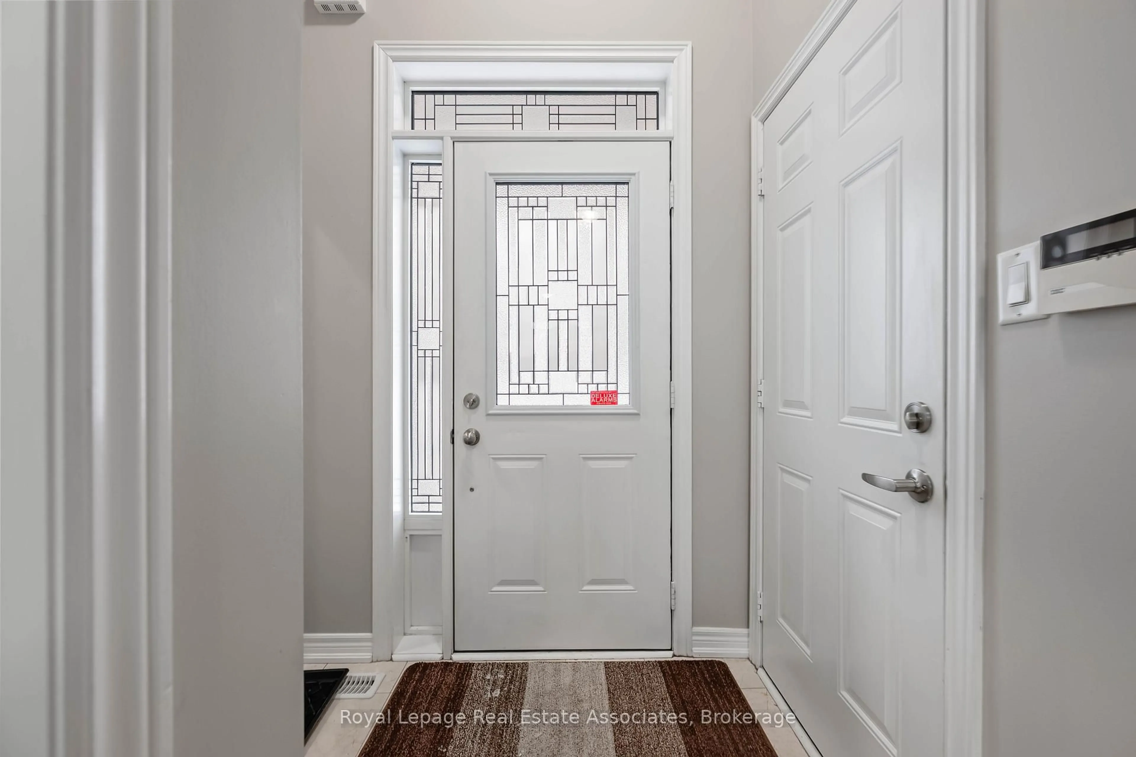 Indoor entryway for 44 Sutcliff Lane, Halton Hills Ontario L7G 0C2