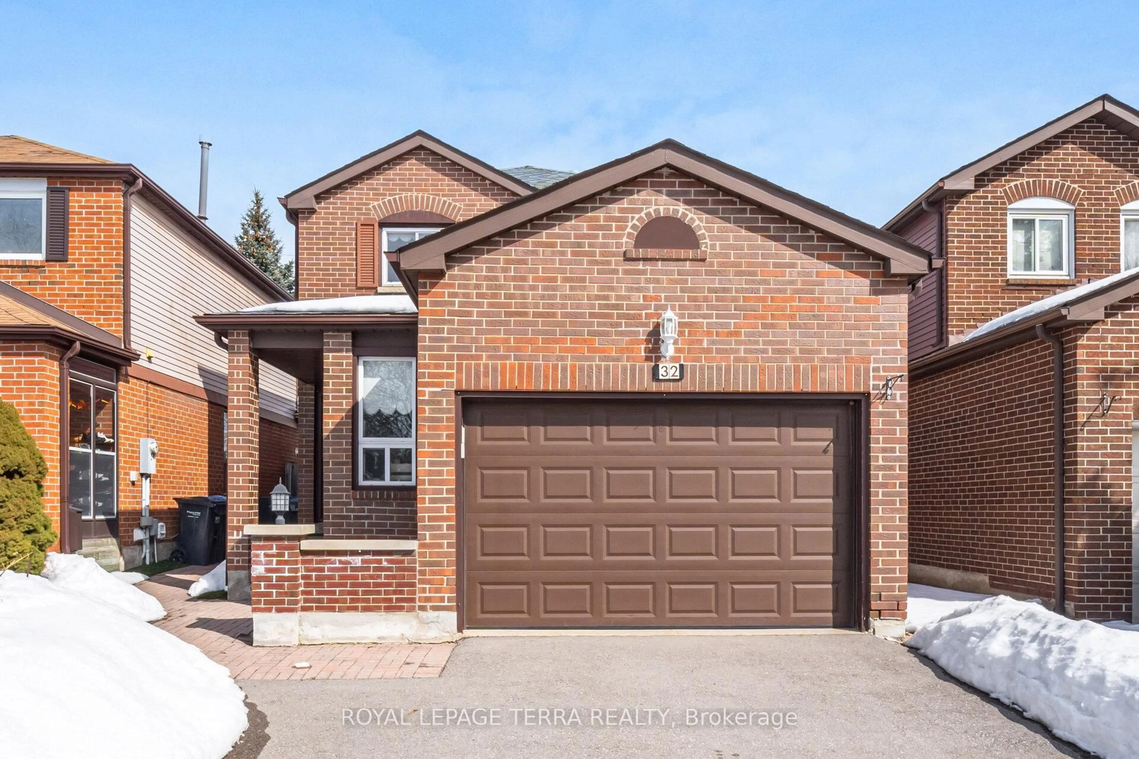 Home with brick exterior material, street for 32 Bridekirk Pl, Brampton Ontario L6Y 2V8