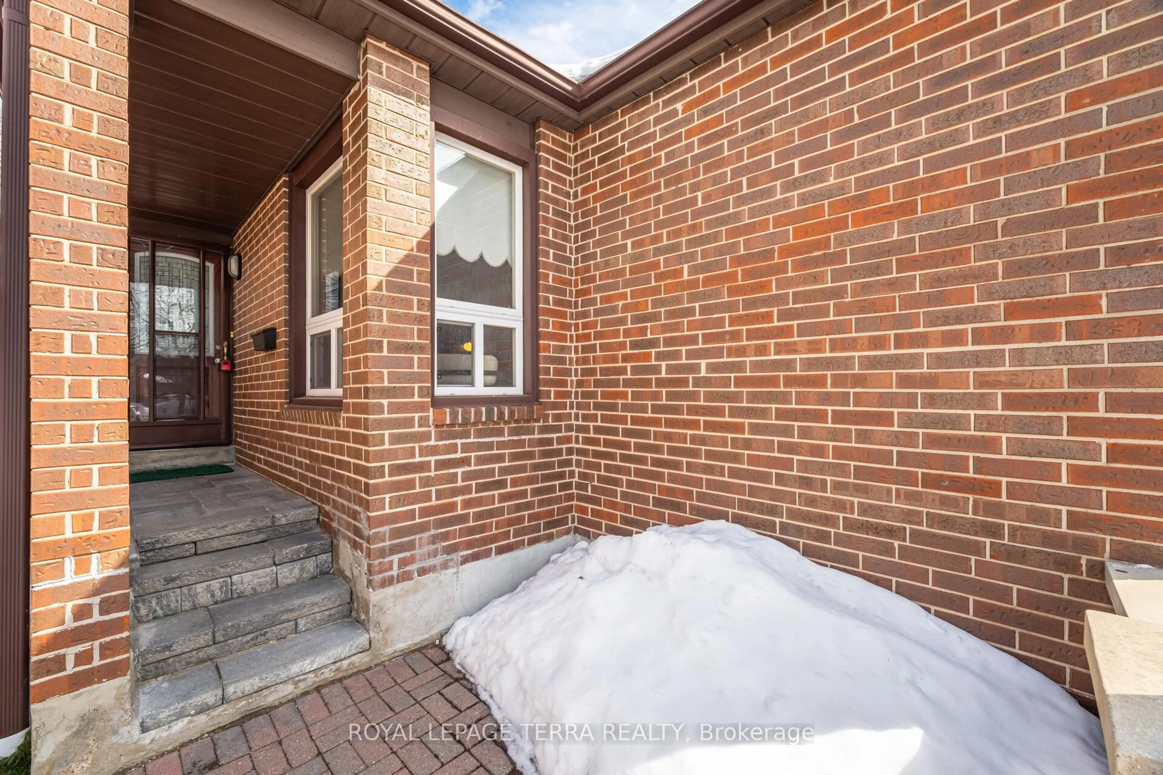 Home with brick exterior material, street for 32 Bridekirk Pl, Brampton Ontario L6Y 2V8
