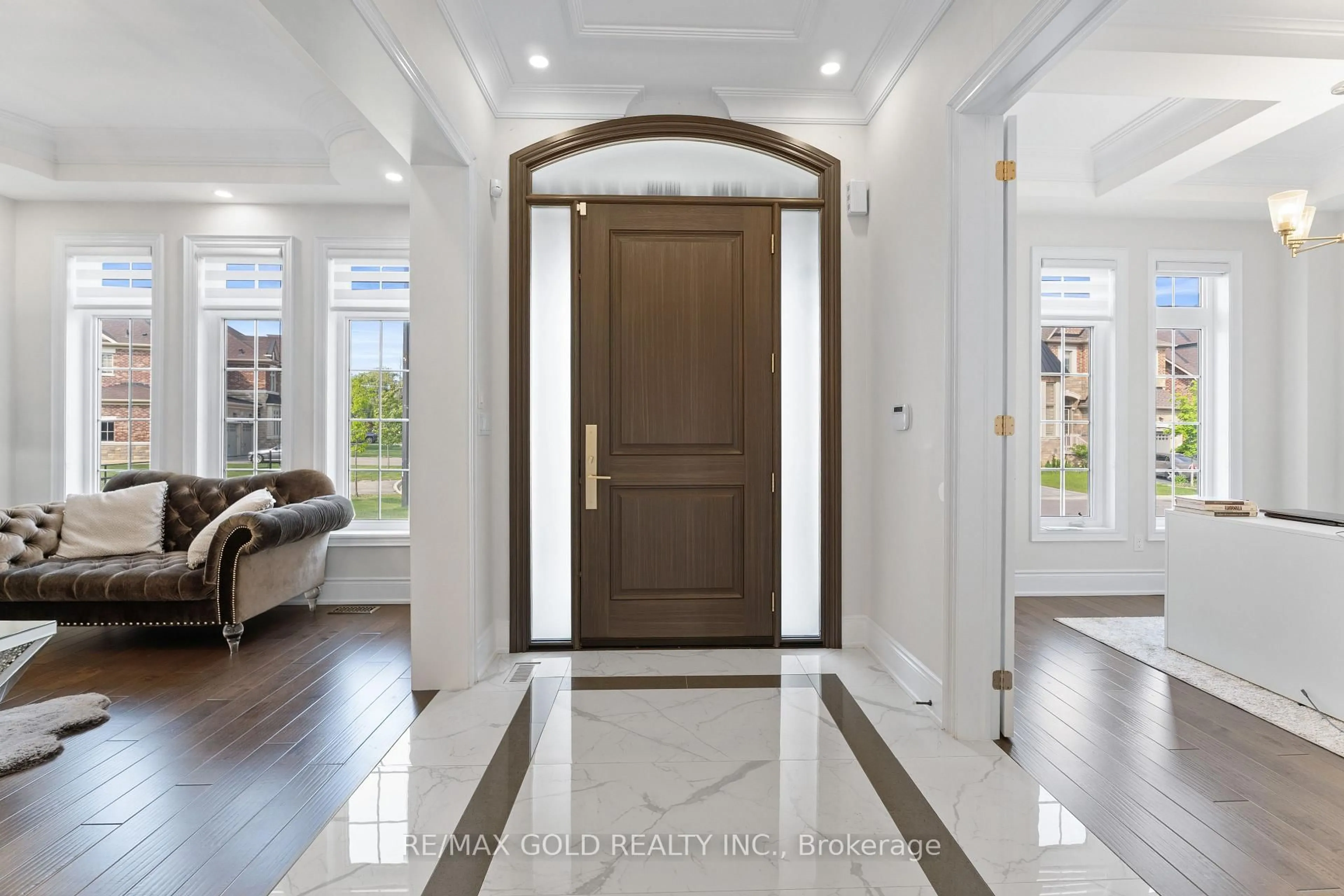 Indoor entryway for 40 Autumn Olive Way, Brampton Ontario L6P 4Z3