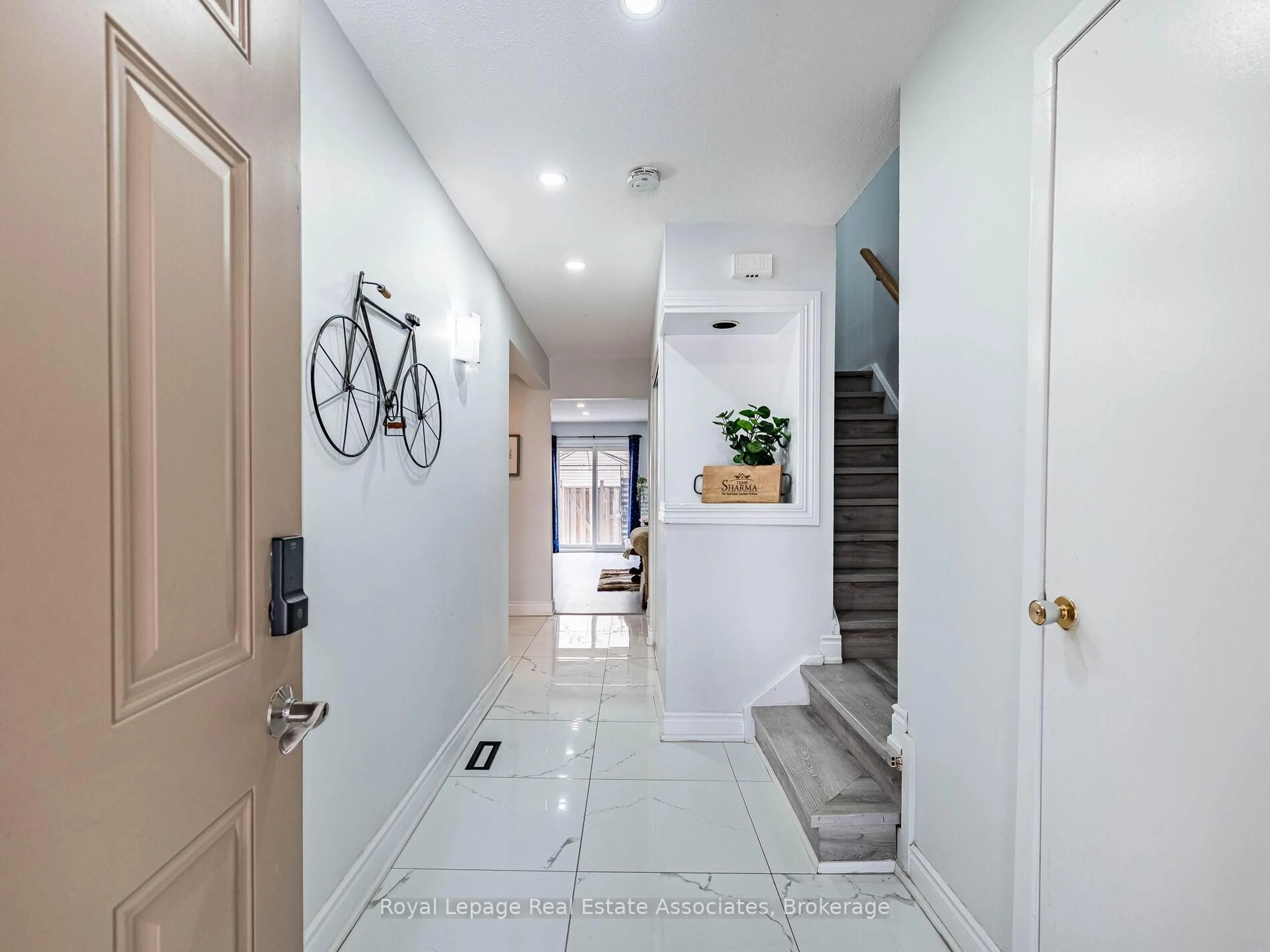 Indoor entryway for 19 Gatwick Lane, Brampton Ontario L6S 2E4