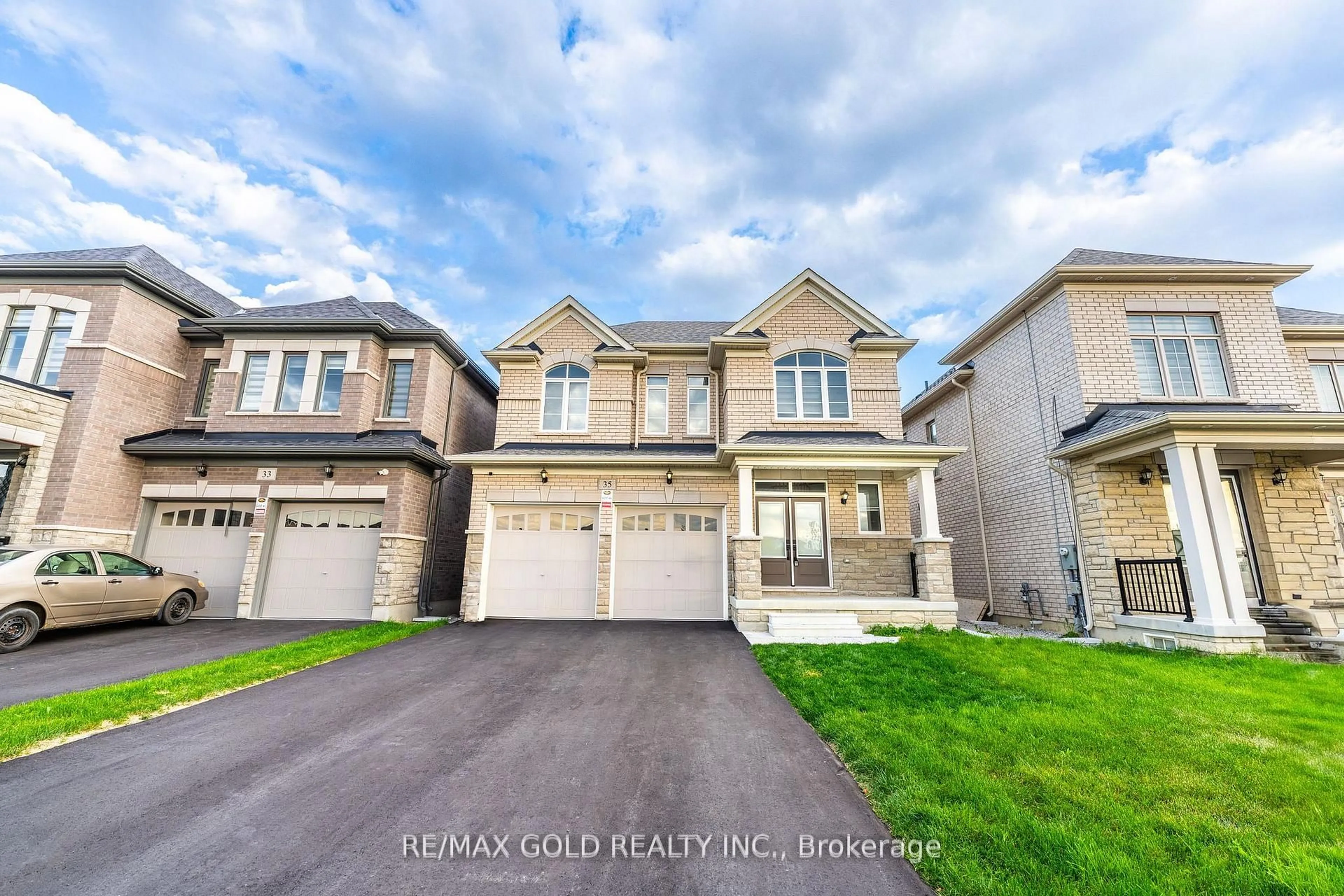 Unknown for 35 Academy Dr, Brampton Ontario L6P 3C9