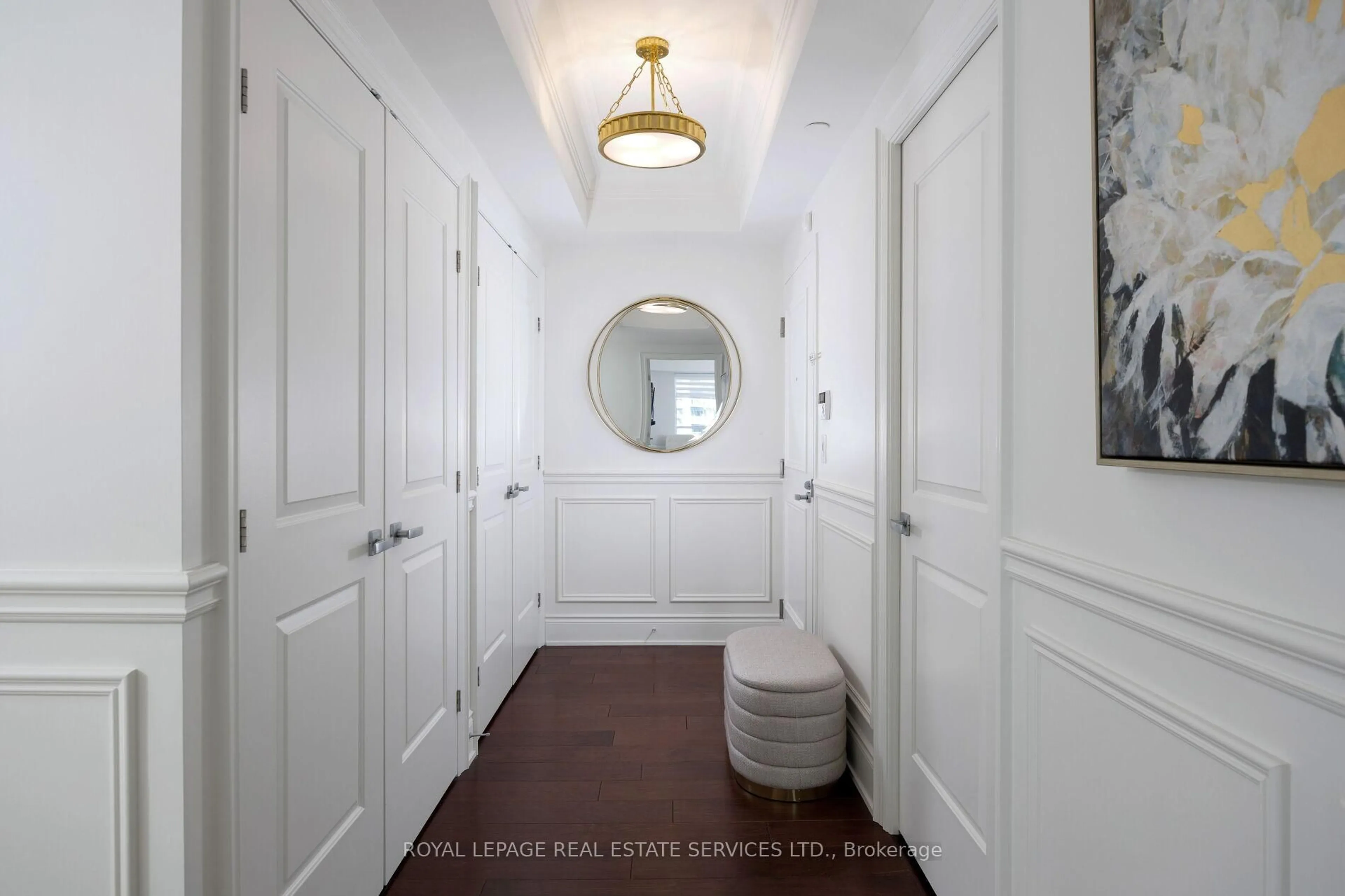 Indoor entryway for 3500 Lakeshore Rd #327, Oakville Ontario L6L 0B4