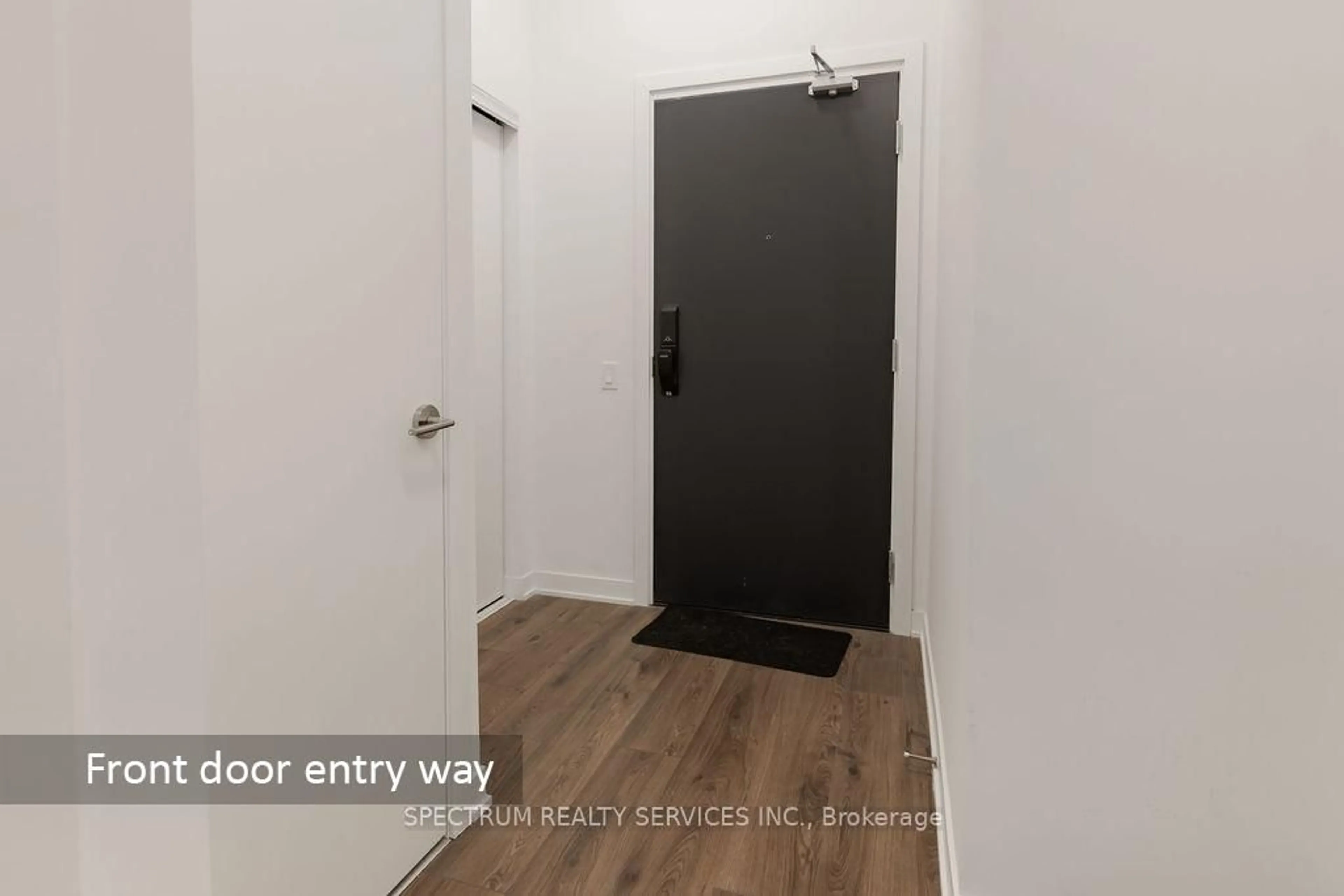 Indoor entryway for 395 Dundas St #119, Oakville Ontario L6M 5R8