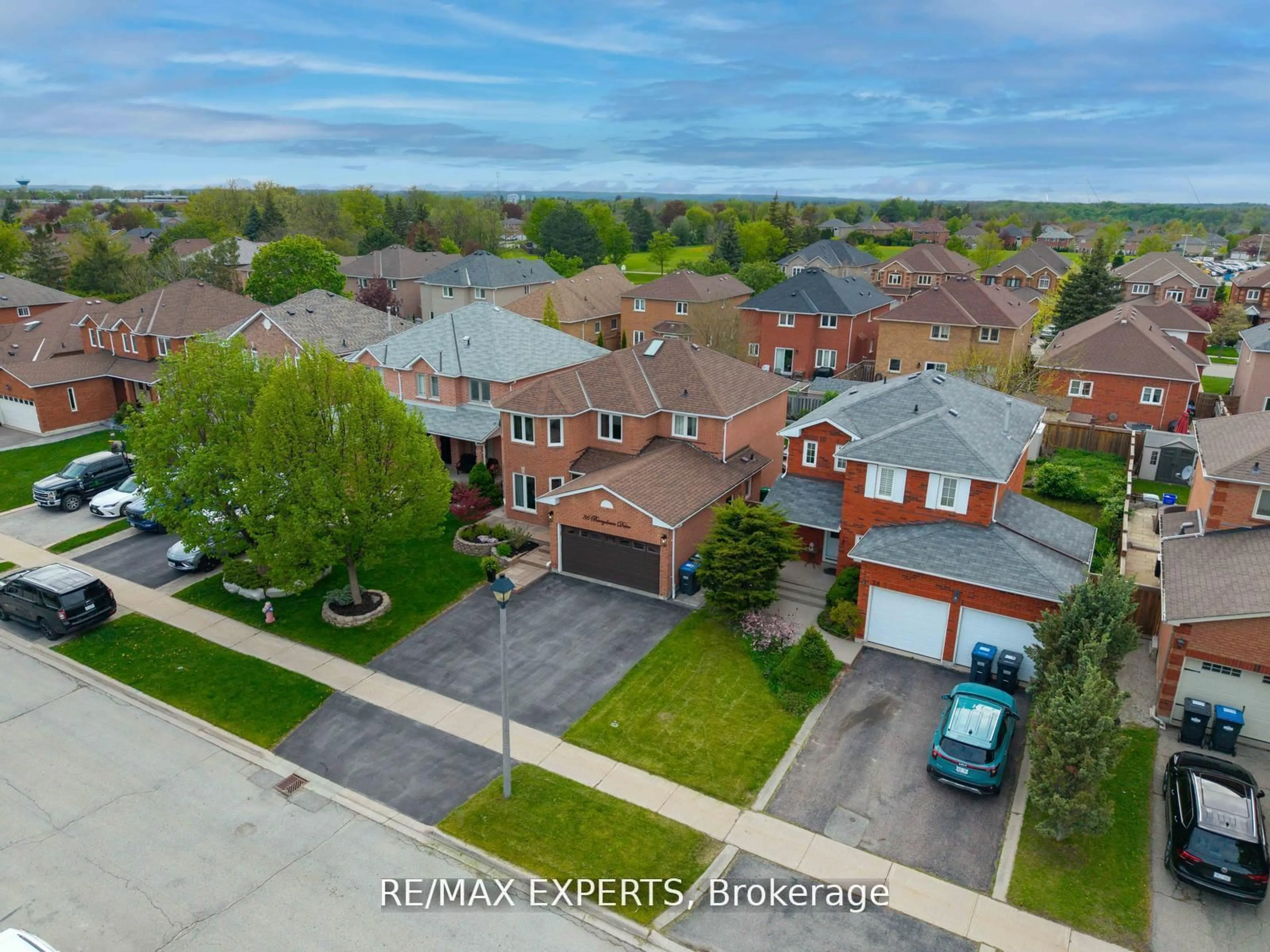 A pic from outside/outdoor area/front of a property/back of a property/a pic from drone, street for 36 Berrydown Dr, Caledon Ontario L7E 1P9