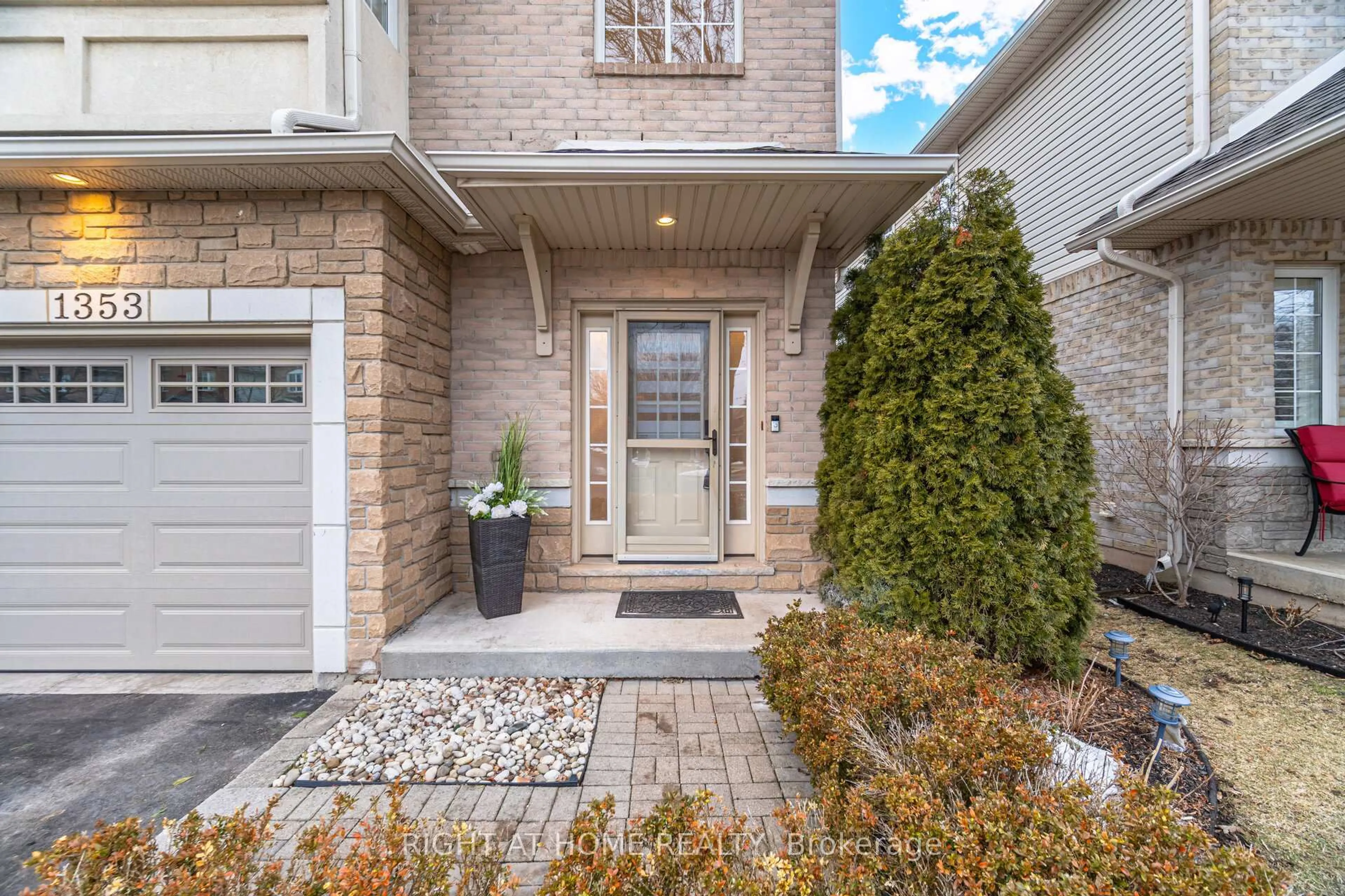 Unknown for 1353 Stephenson Dr, Burlington Ontario L7S 2M4