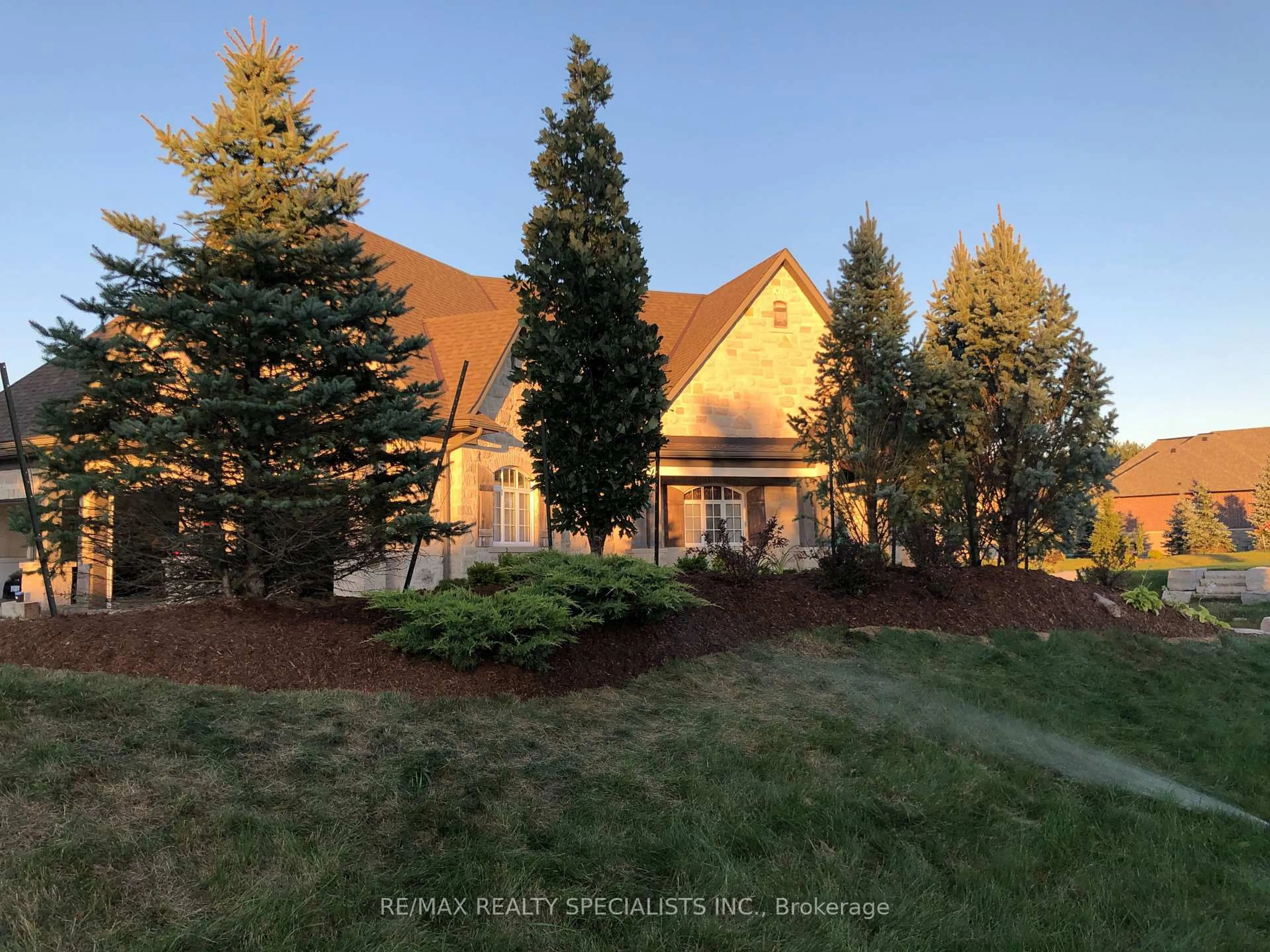 A pic from outside/outdoor area/front of a property/back of a property/a pic from drone, unknown for 1 Edgewild Dr, Caledon Ontario L7E 4H7