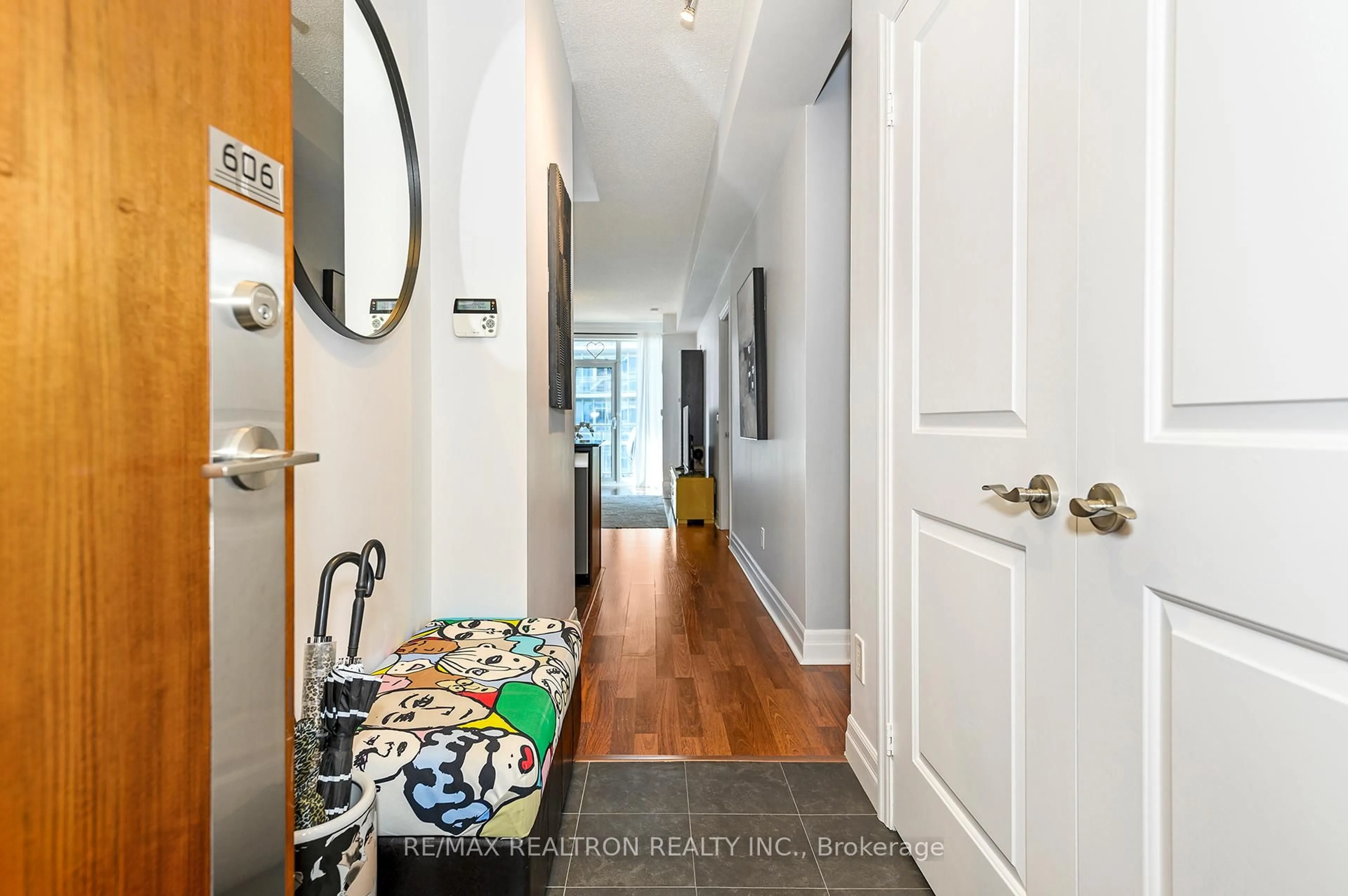 Indoor entryway for 58 Marine Parade Dr #606, Toronto Ontario M8V 4G1