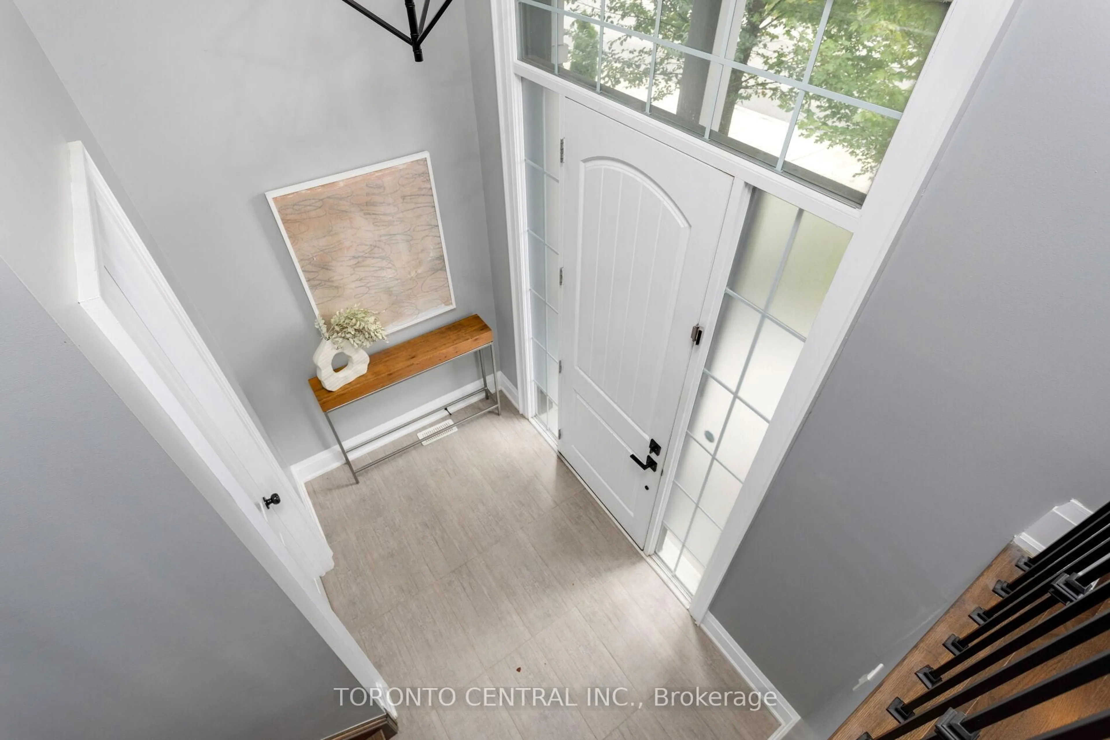 Indoor entryway for 9 Chimney Swift Crt, Toronto Ontario M9B 0C6