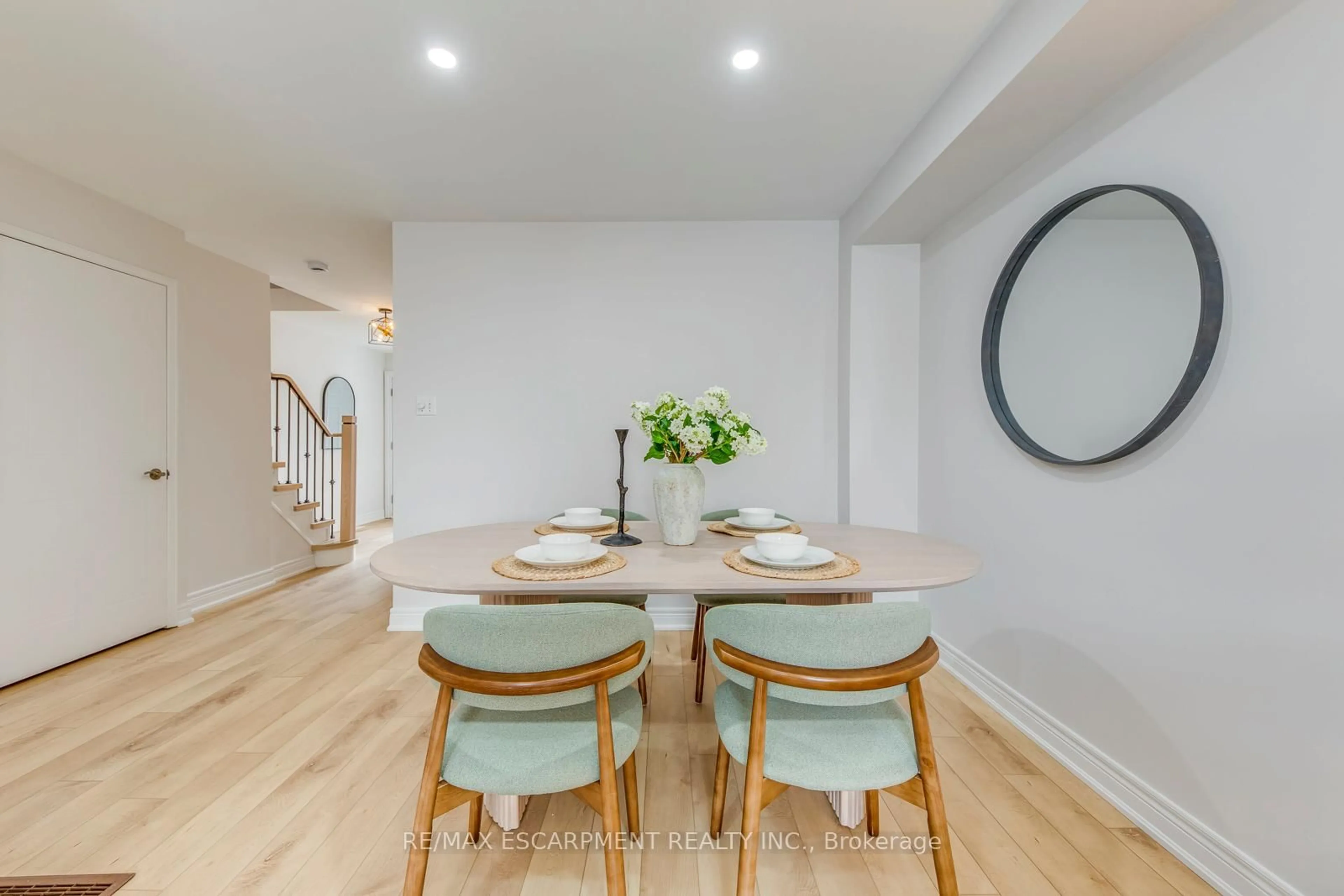 Dining room, unknown for 2350 Grand Ravine Dr #17, Oakville Ontario L6H 6E2