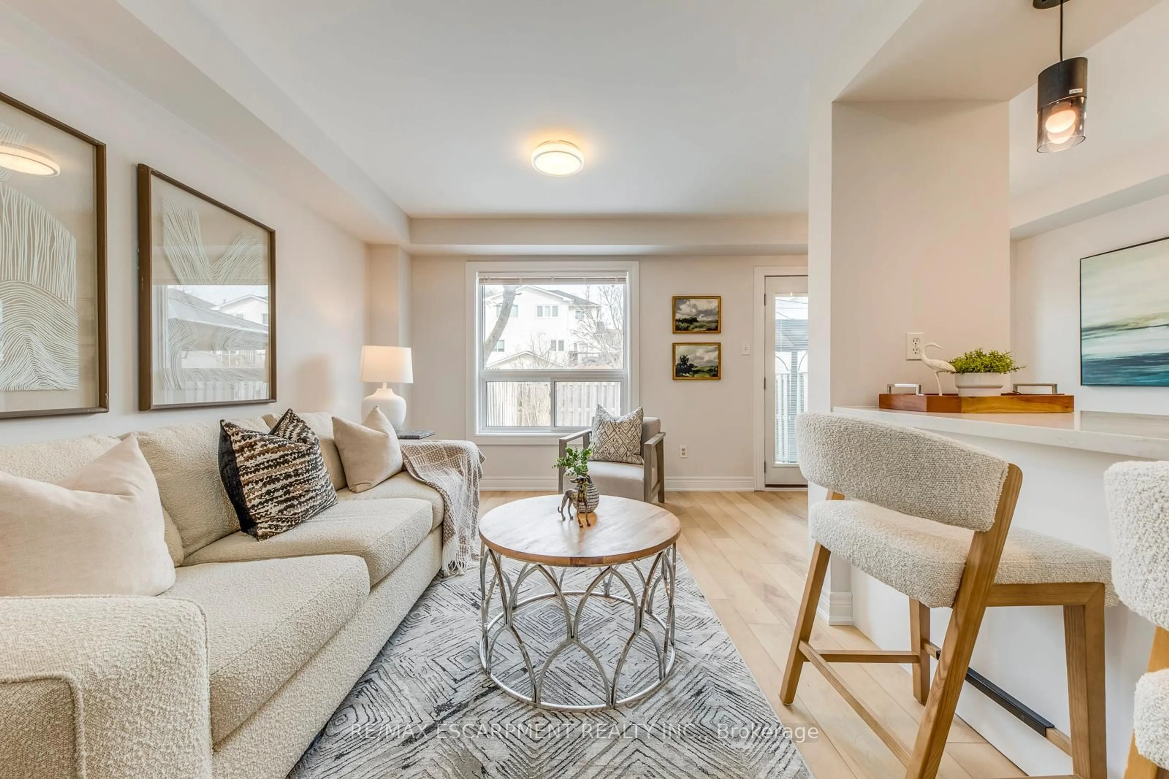 Living room with furniture, unknown for 2350 Grand Ravine Dr #17, Oakville Ontario L6H 6E2