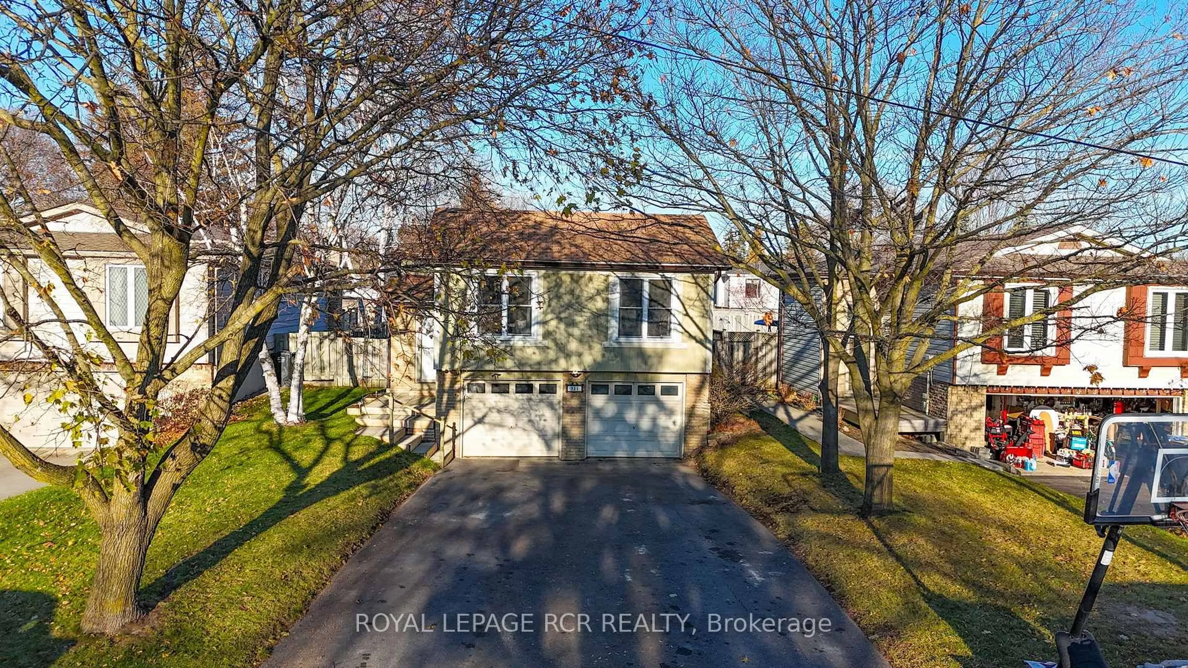A pic from outside/outdoor area/front of a property/back of a property/a pic from drone, street for 311 Whitehead Cres, Caledon Ontario L7E 3Y6