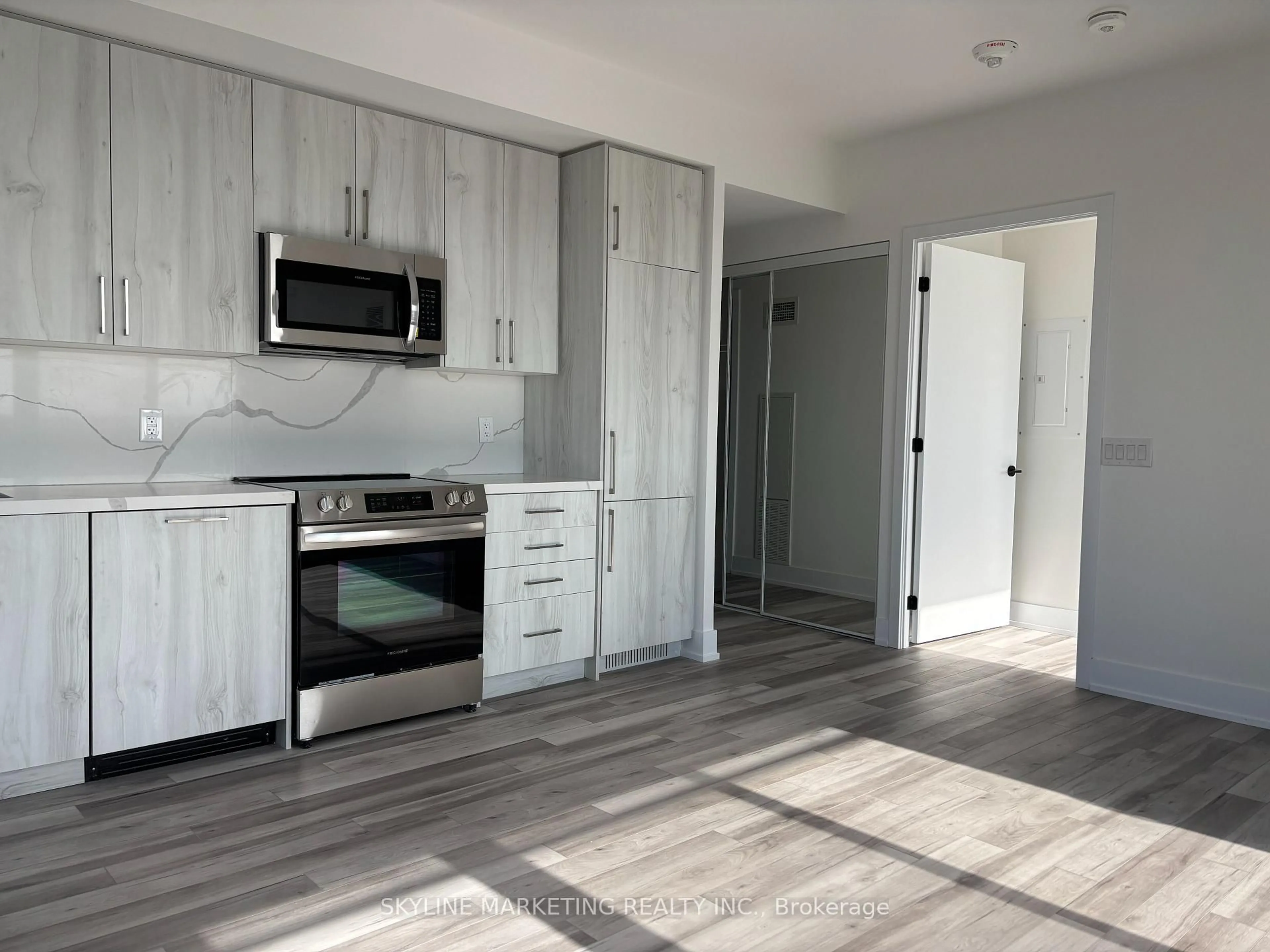 Open concept kitchen, wood/laminate floor for 2450 Old Bronte Rd #445, Oakville Ontario L6M 5P6