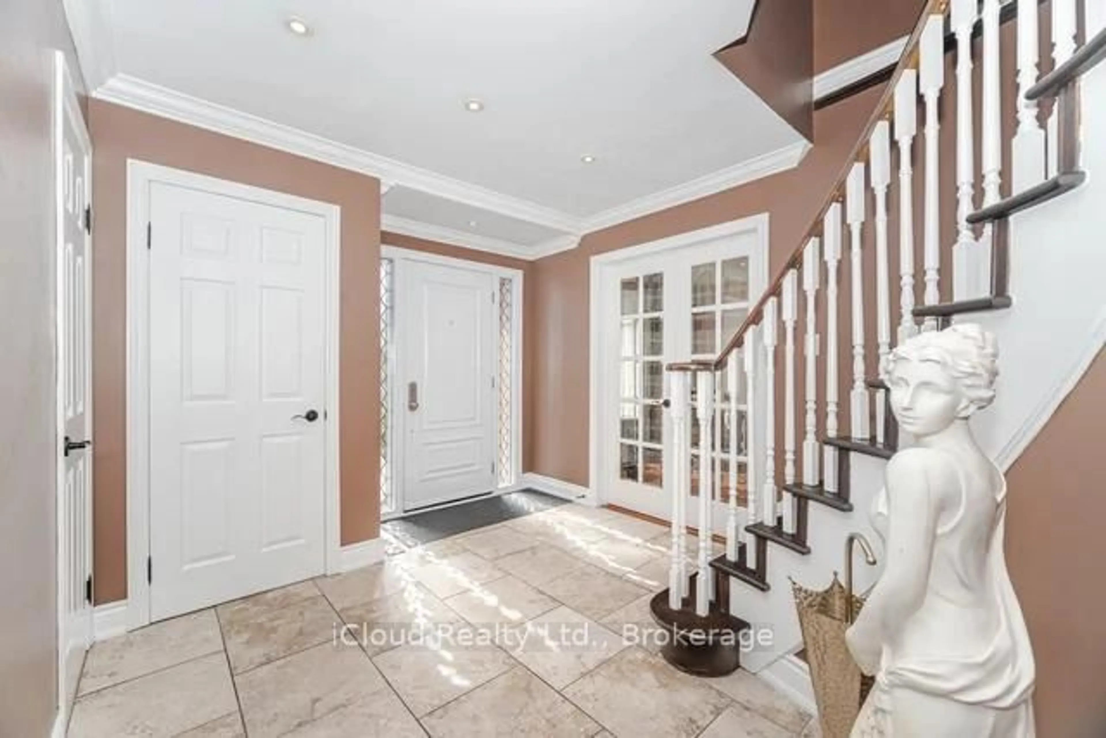 Indoor entryway for 33 Corkett Dr, Brampton Ontario L6X 3G1