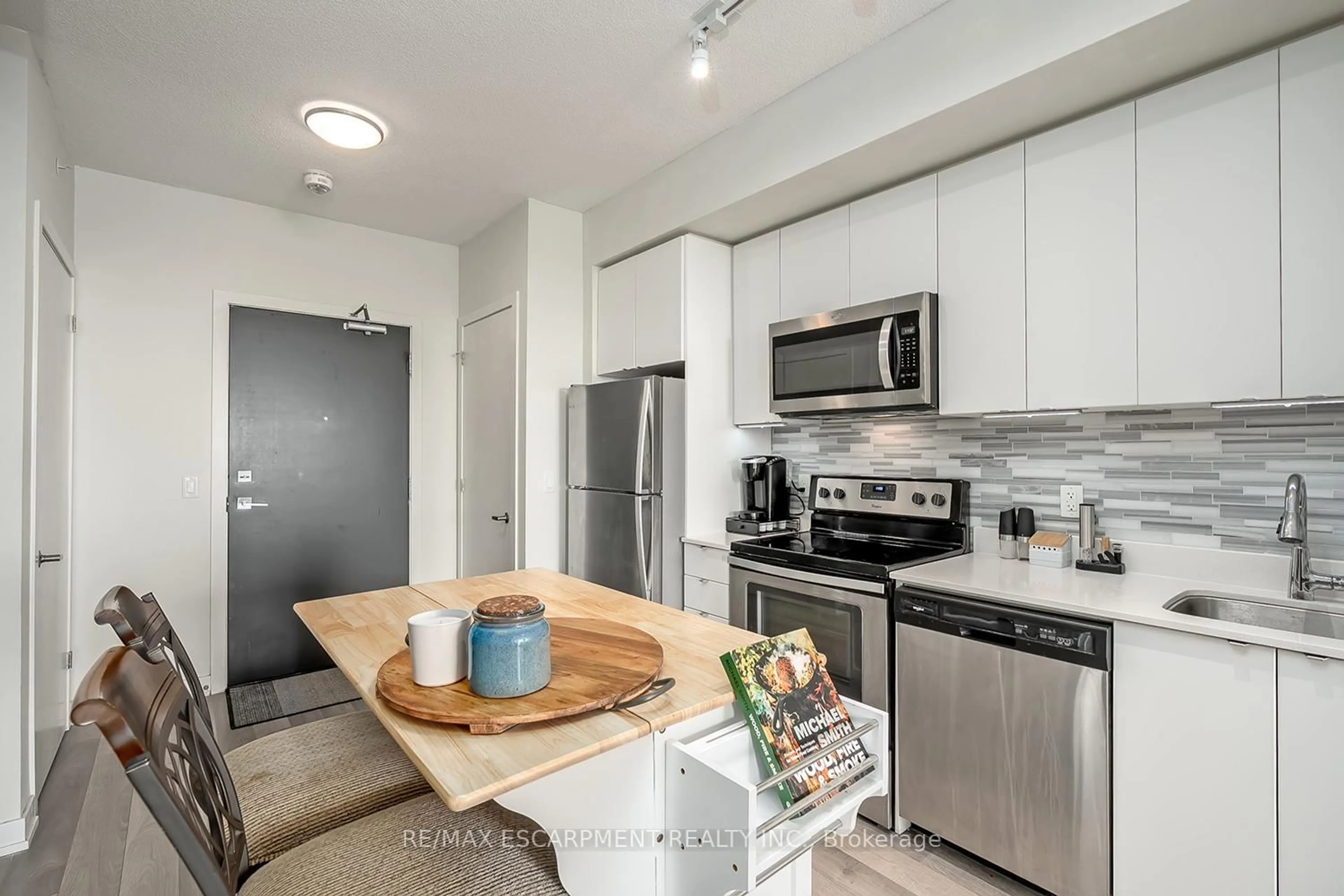 Unknown for 5240 Dundas St #517, Burlington Ontario L7R 3X4