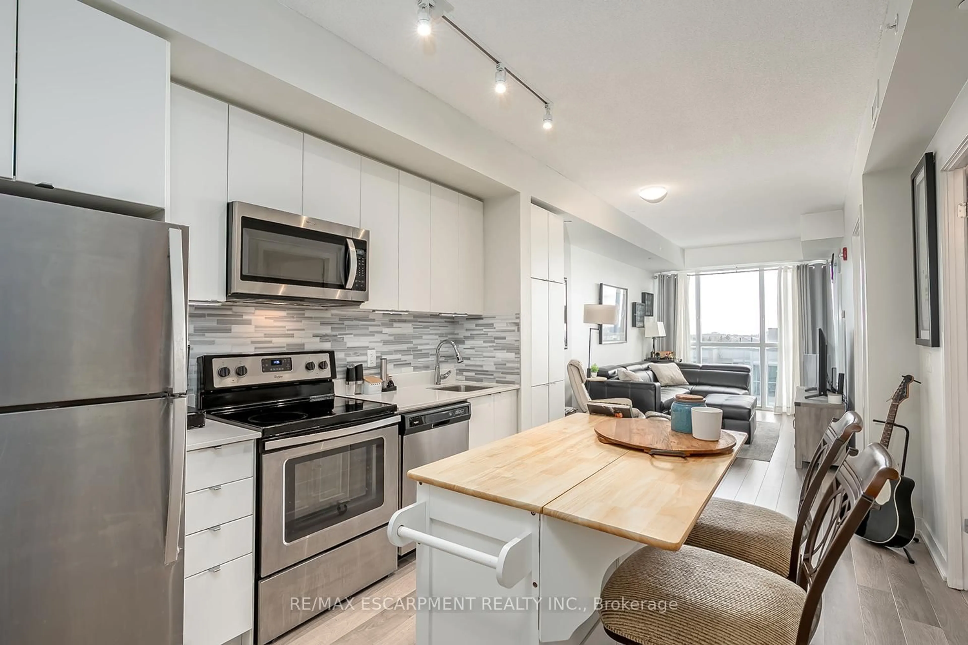 Open concept kitchen, unknown for 5240 Dundas St #517, Burlington Ontario L7R 3X4
