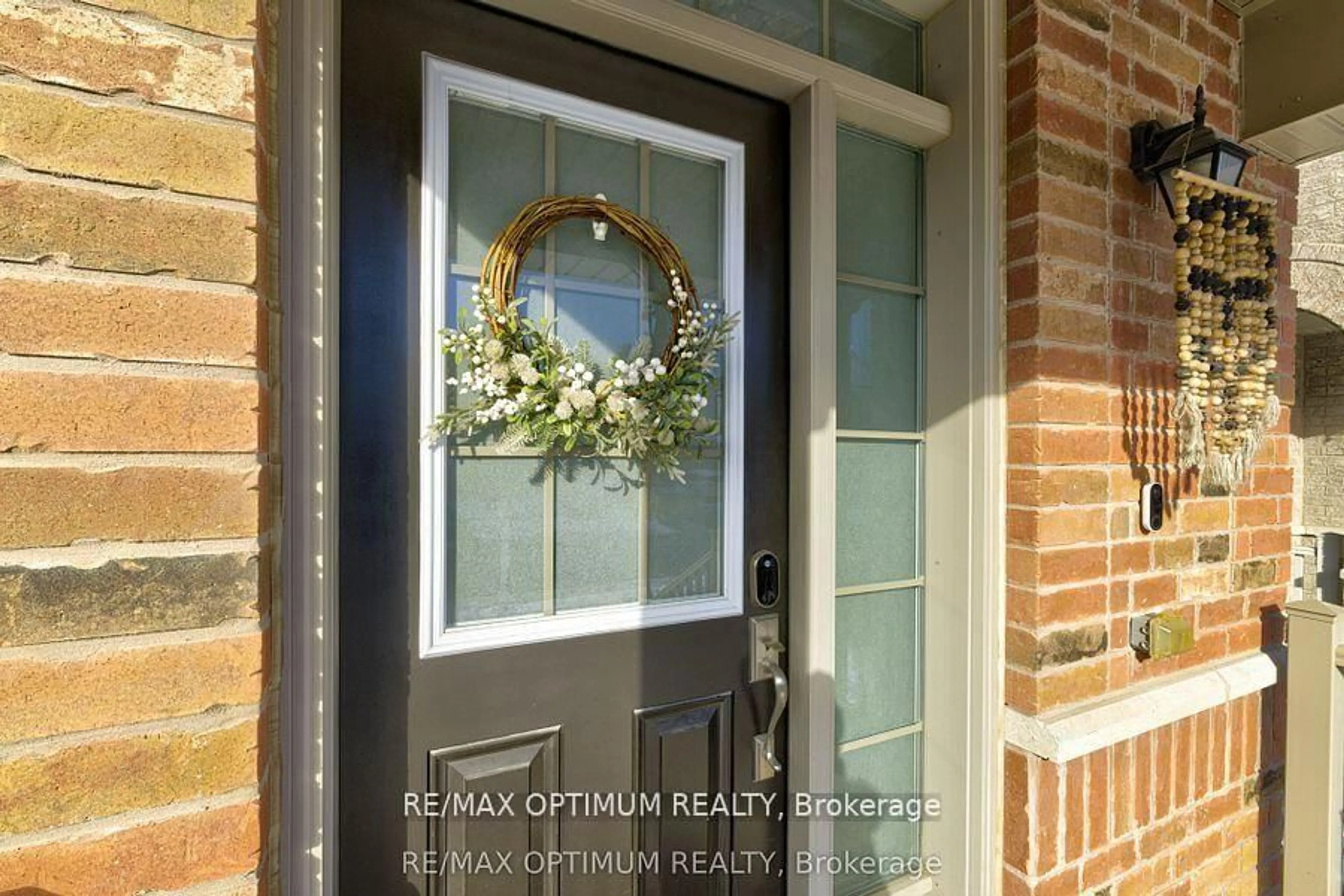 Indoor entryway for 22 Fordham Rd, Brampton Ontario L6Y 6K2