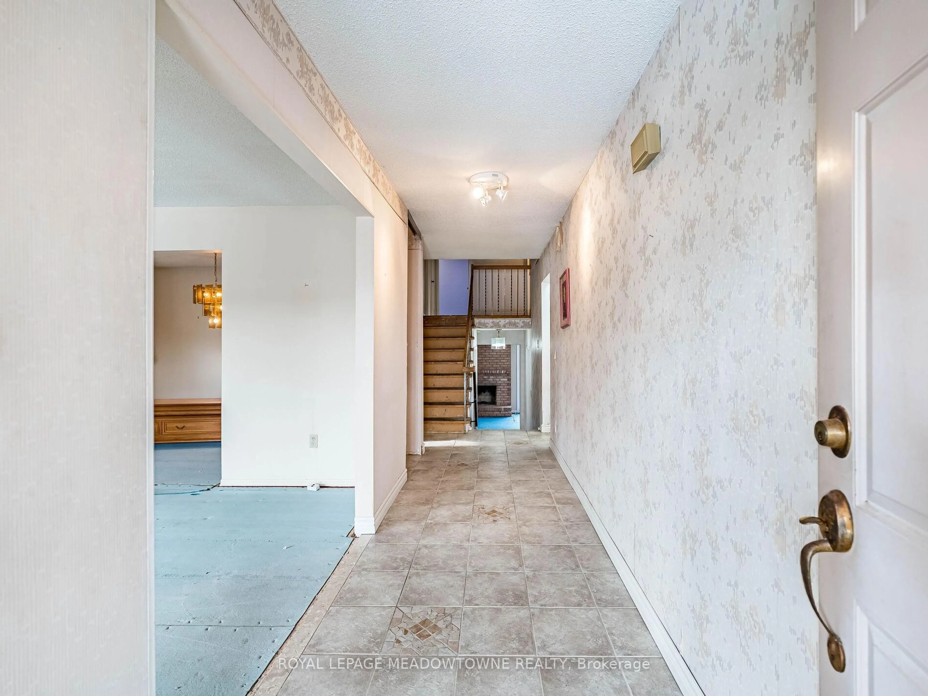 Indoor foyer for 66 Pluto Dr, Brampton Ontario L6V 3W5