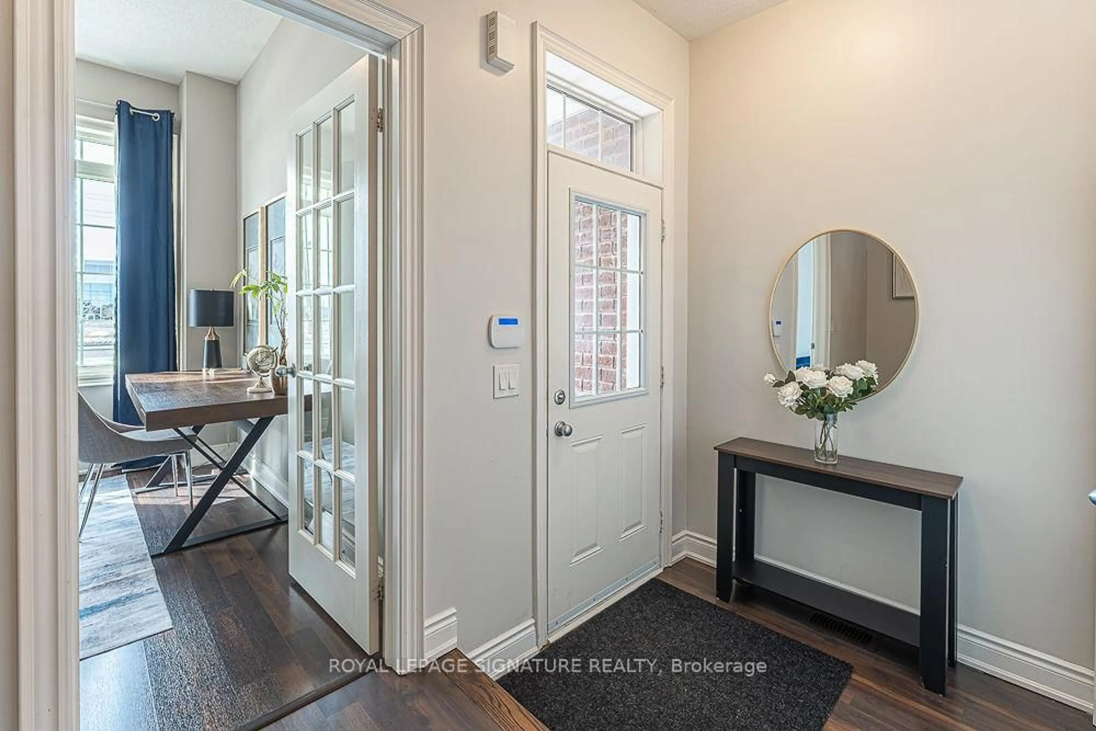 Indoor entryway for 109 Holbrook Crt, Milton Ontario L9E 1J2