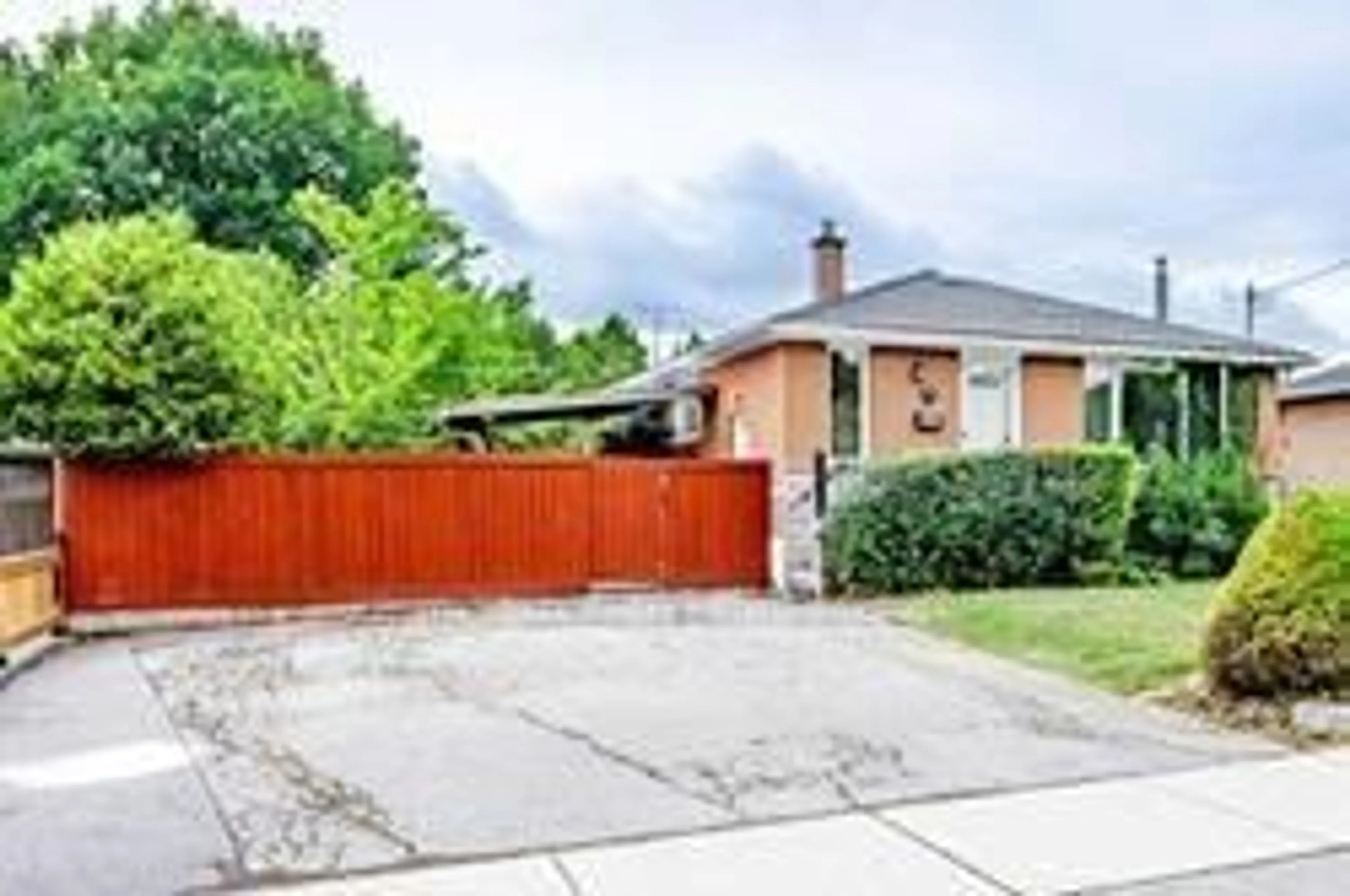 Home with brick exterior material, street for 224 Hampton Heath Rd, Burlington Ontario L7L 4P3