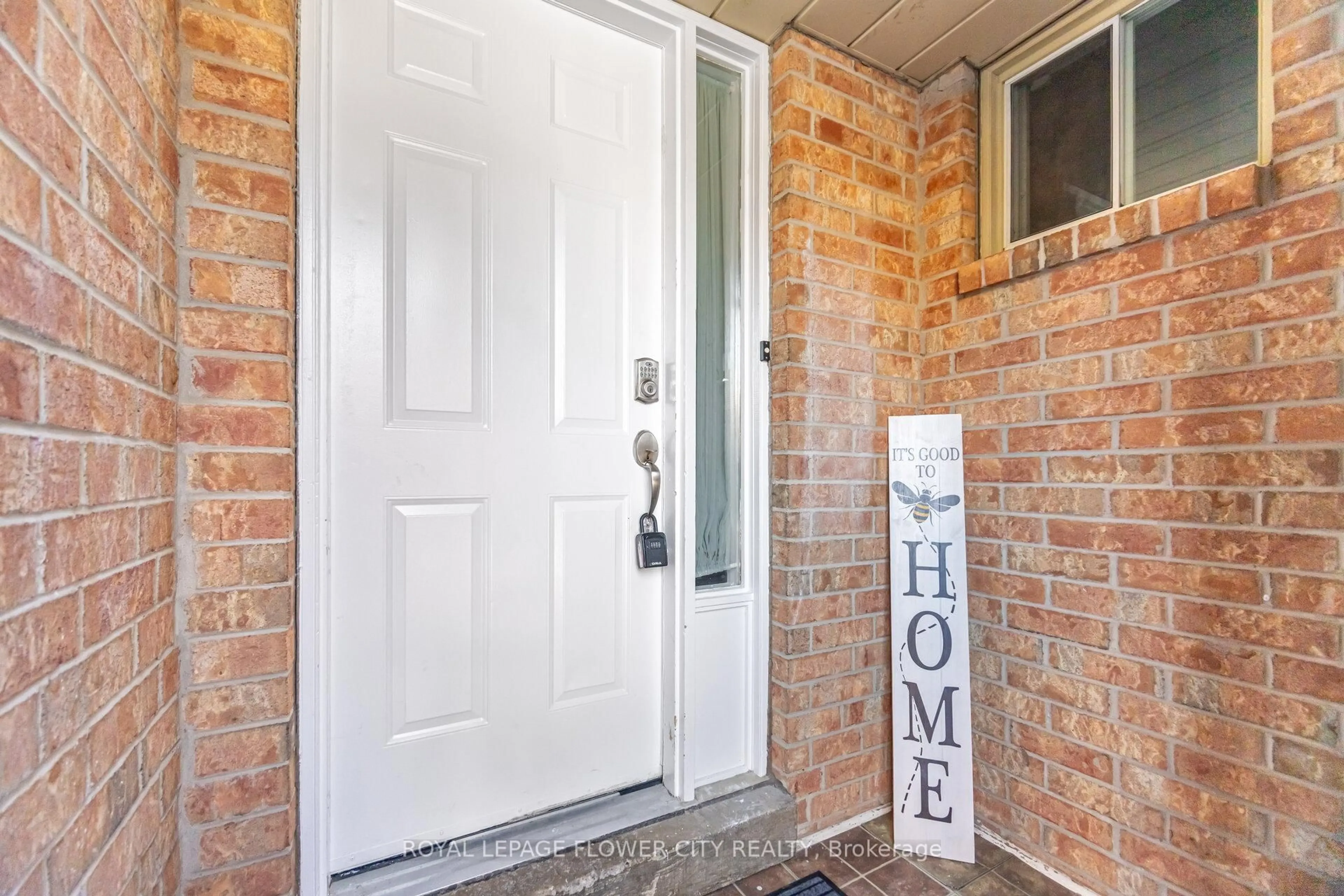 Indoor entryway for 1 Donaldson Dr, Brampton Ontario L6Y 3G7